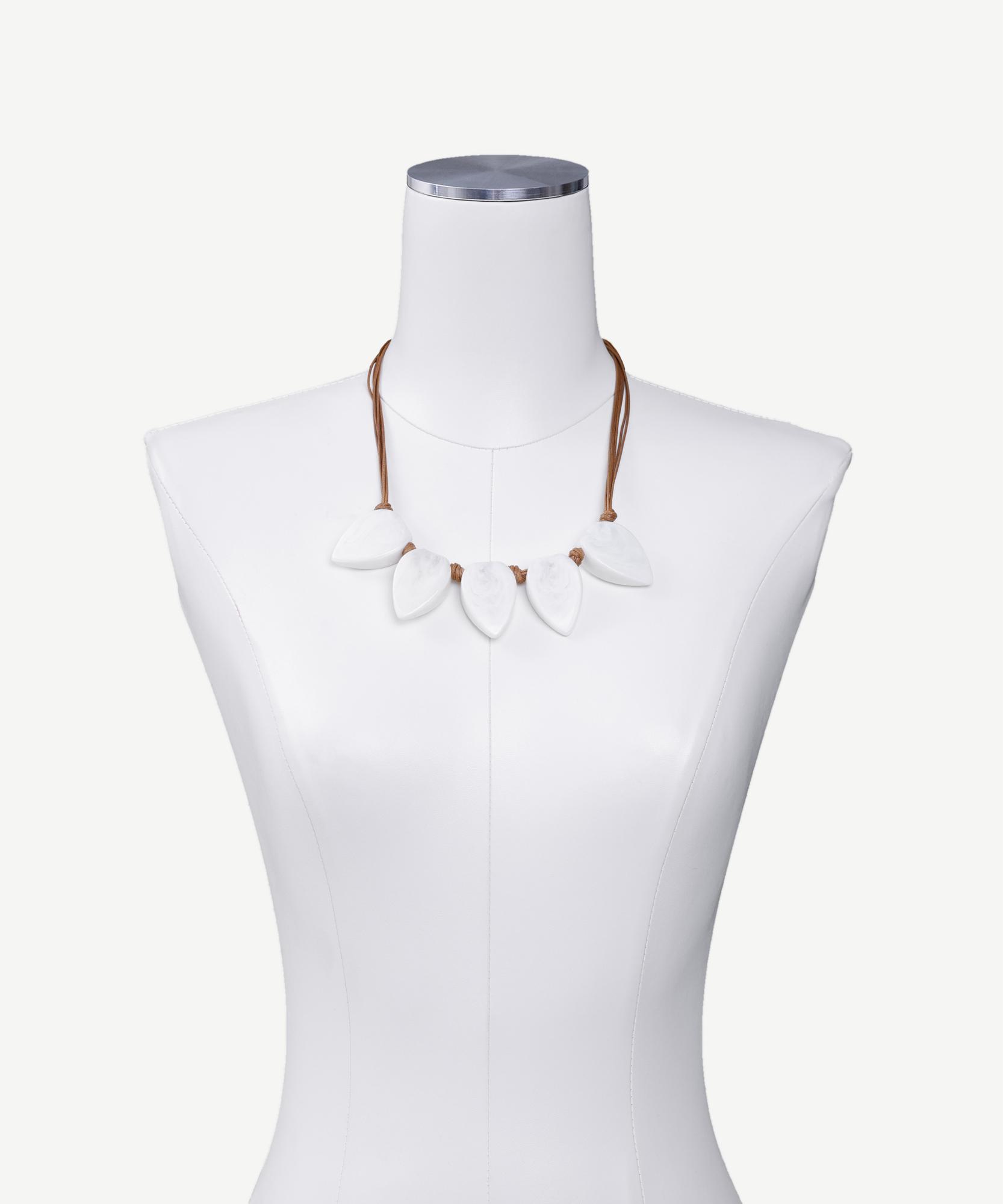 YARGICI Akrilik Taş Detaylı İp Kolye