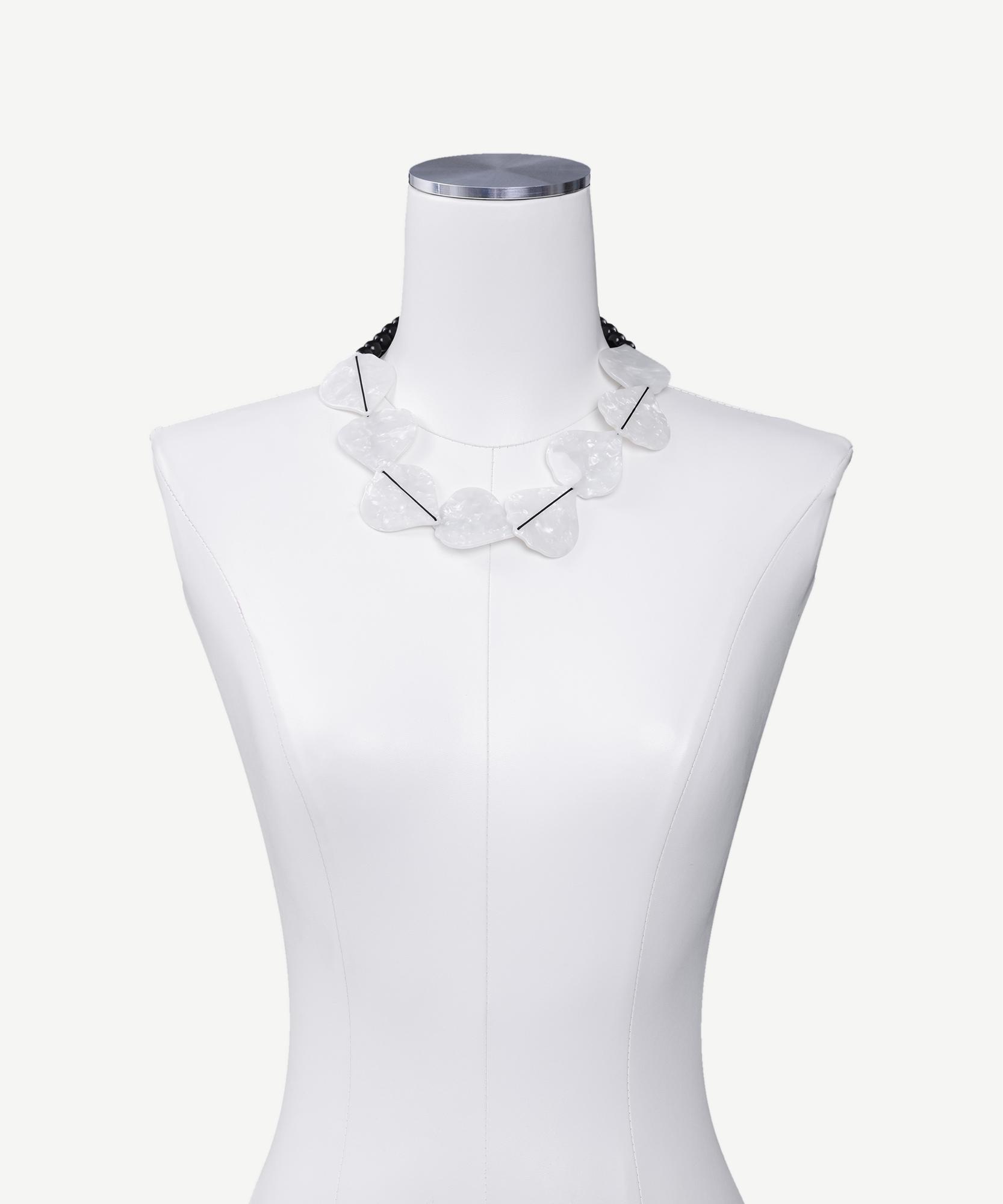 YARGICI Uzun Akrilik Kolye