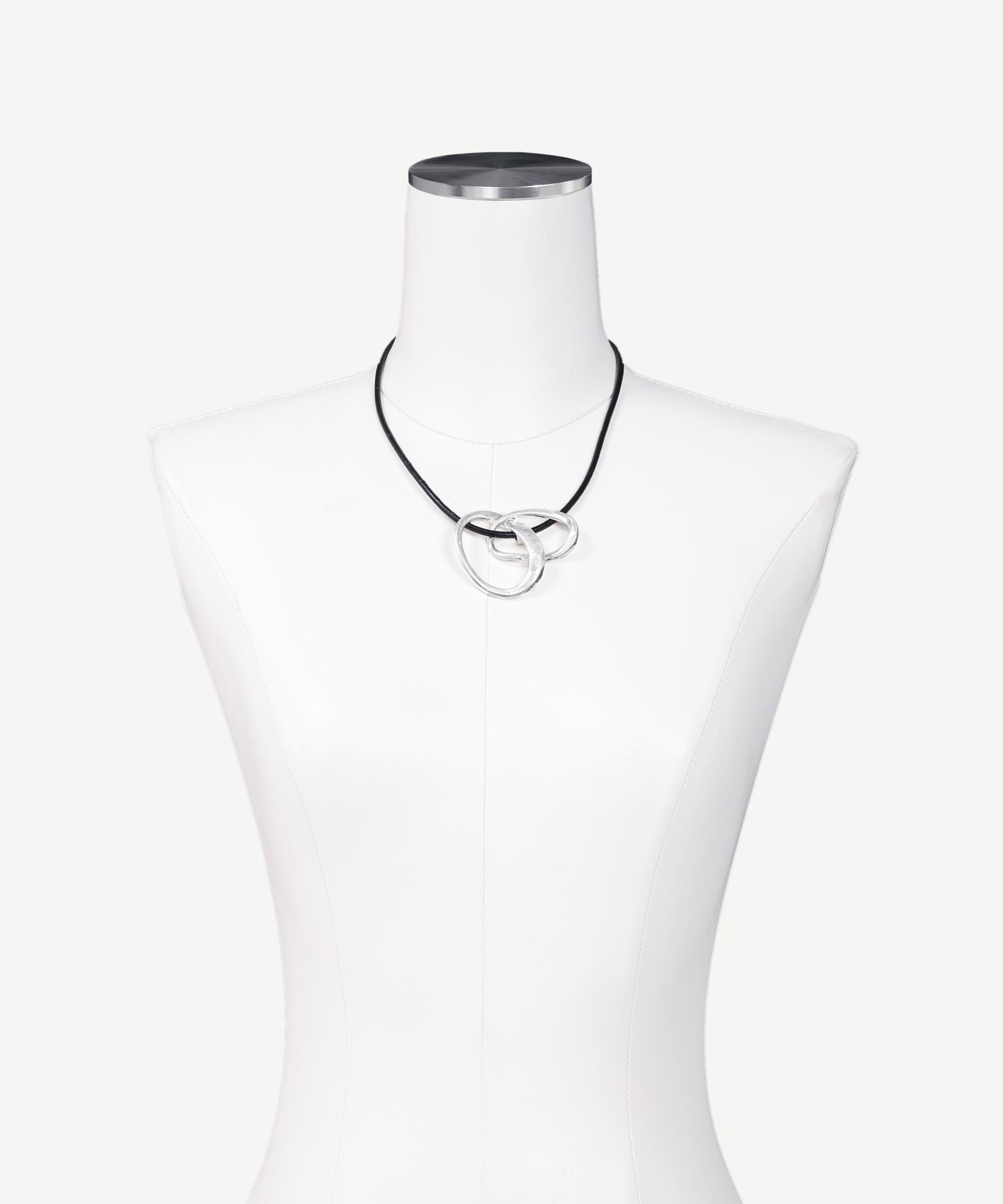 YARGICI Halka Aksesuarlı Kolye