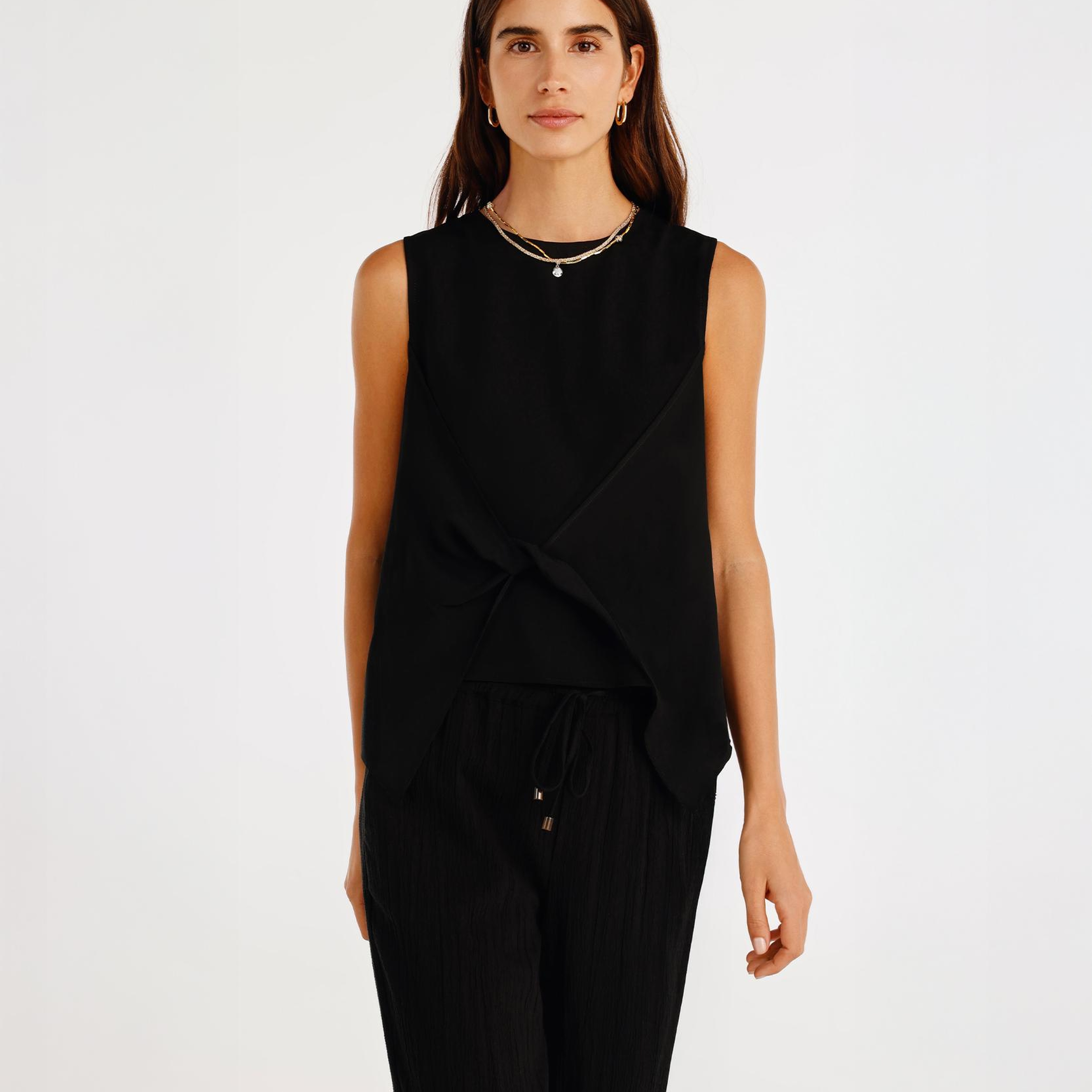 YARGICI Önü Detaylı Kolsuz Bluz