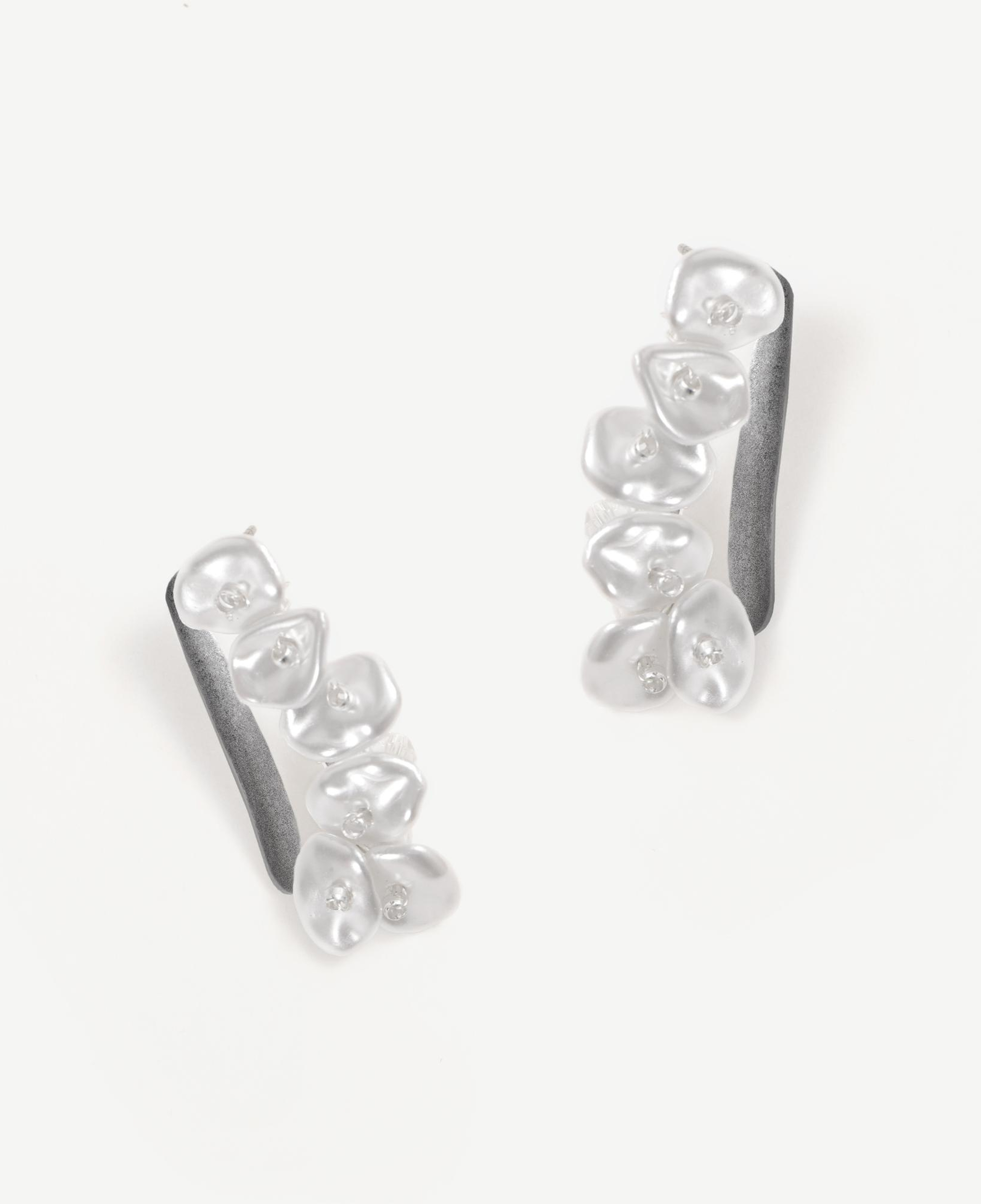 YARGICI Çiçek Detaylı Minimal Küpe