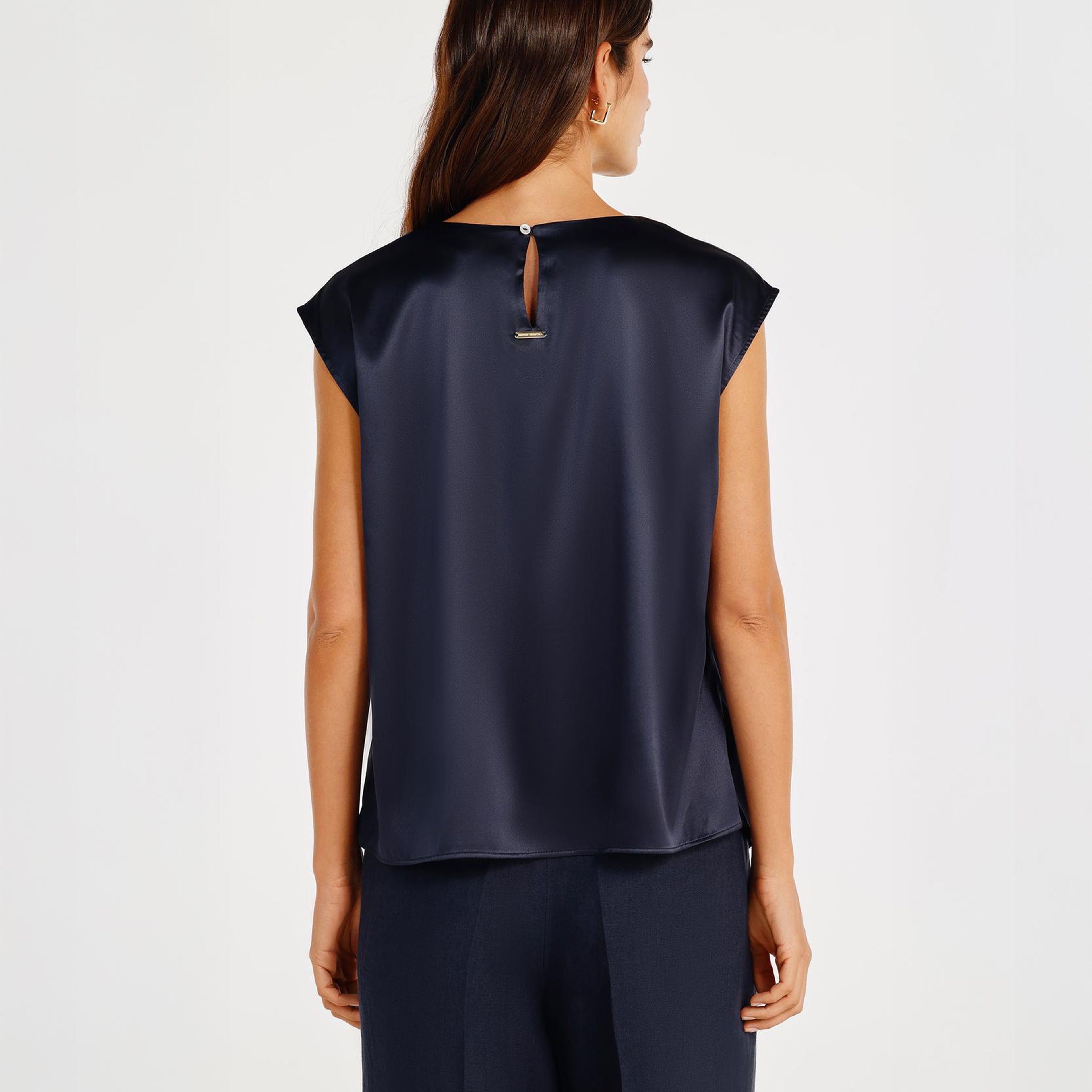 YARGICI Kayık Yakalı Kolsuz Bluz