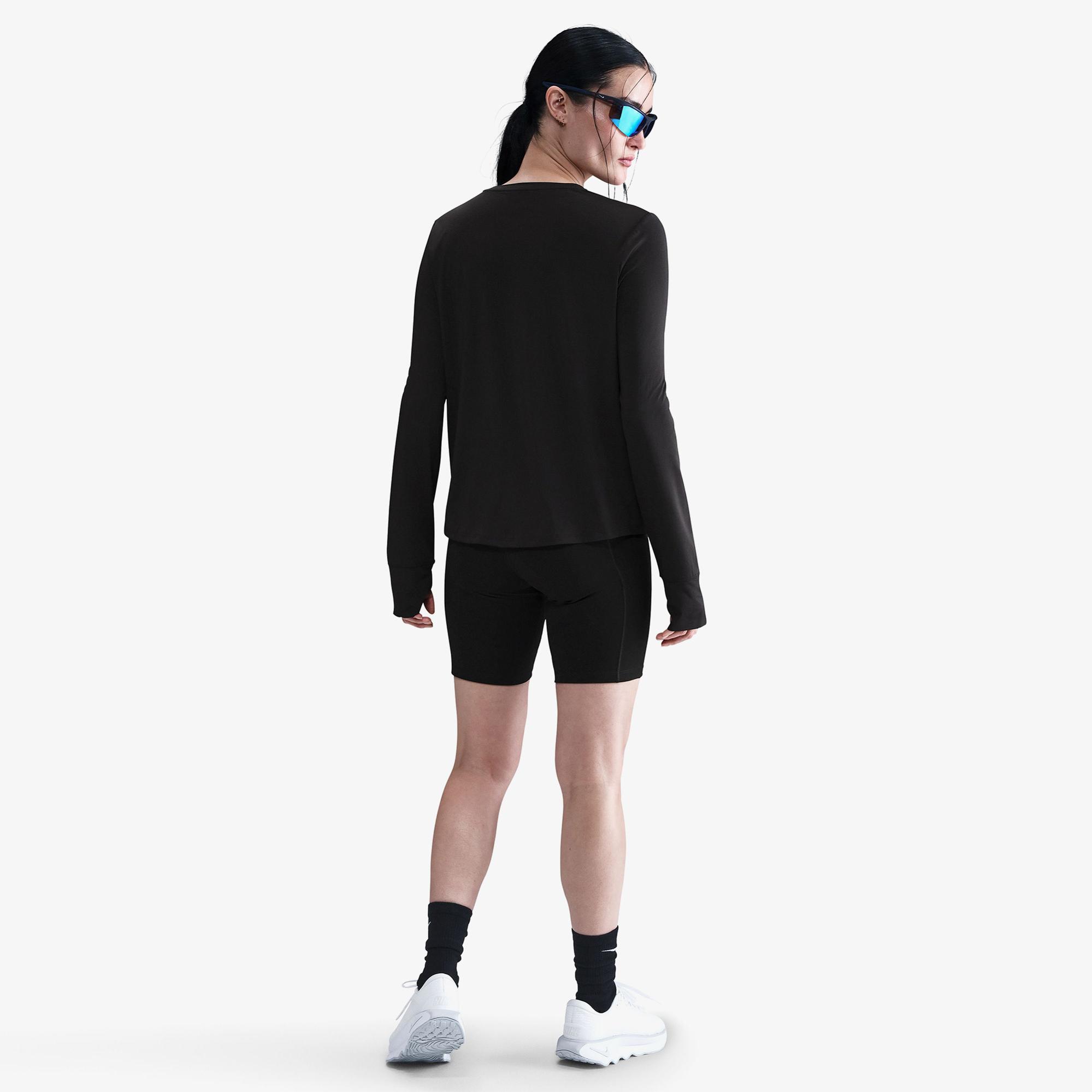 Nike One Classic Dri-Fit Kadın Siyah T-Shirt