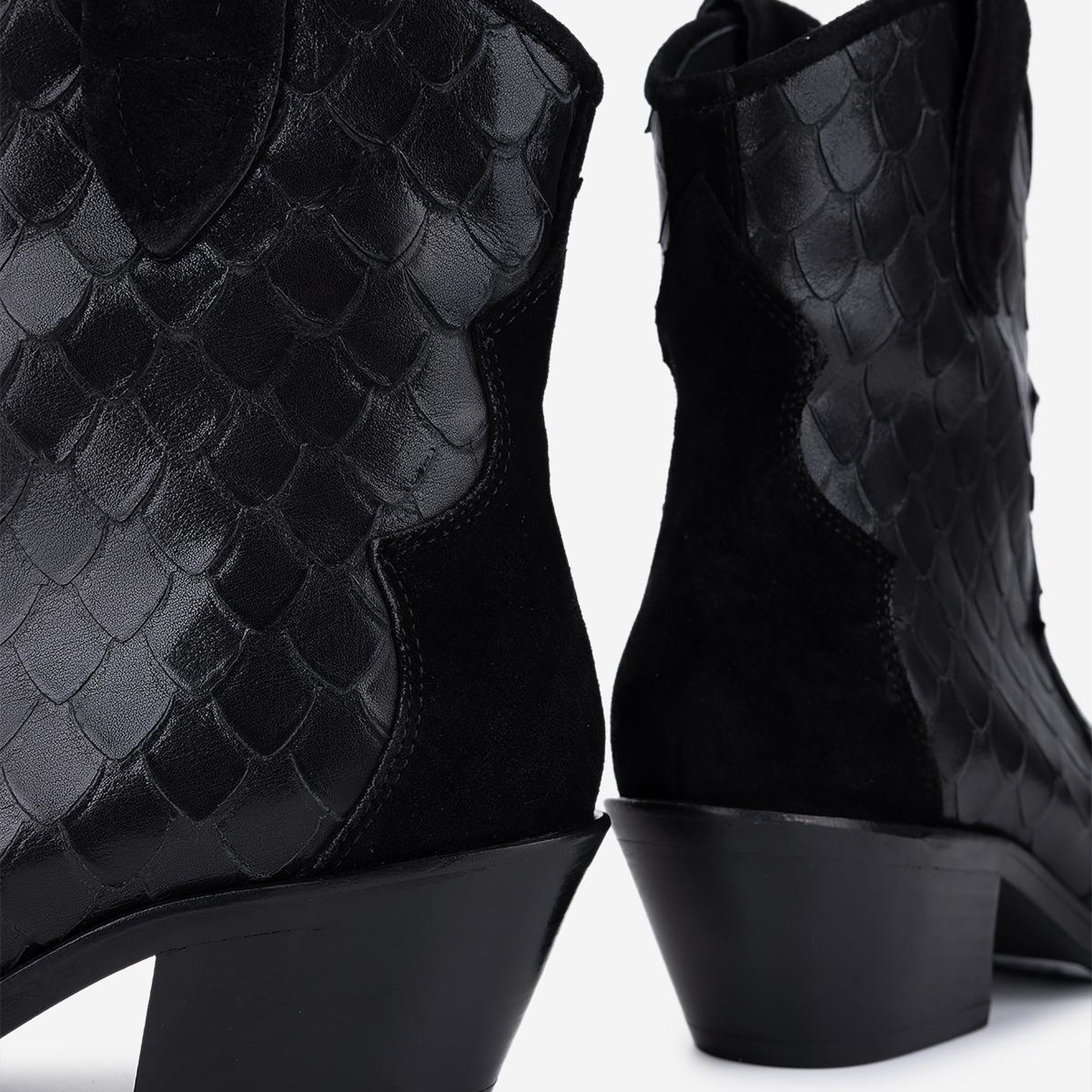 Valmenti Kadın Hakiki Deri Siyah Topuklu Bot