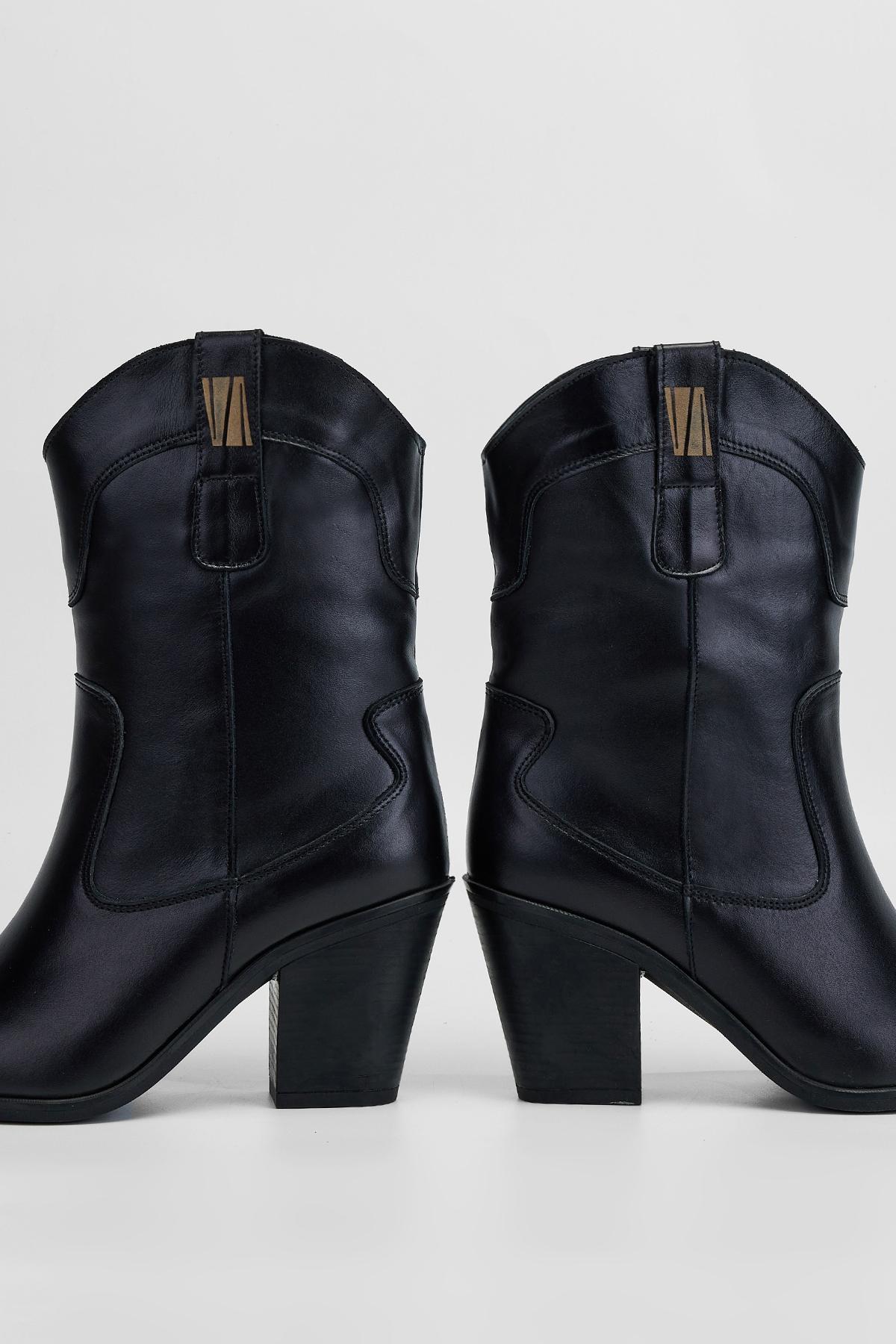 Valmenti Kadın Hakiki Deri Siyah Topuklu Bot