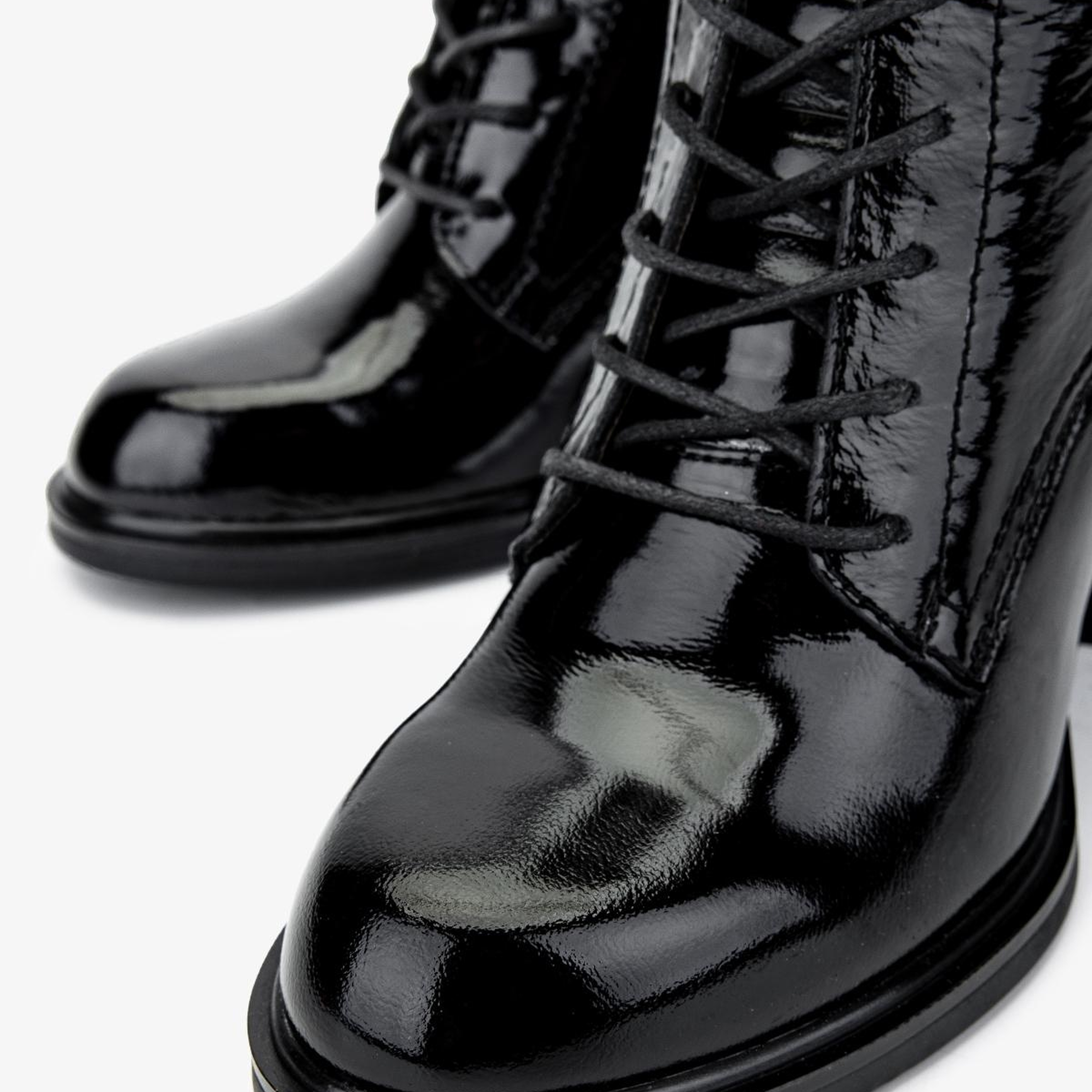 Valmenti Kadın Hakiki Deri Siyah Kırışık Rugan Topuklu Bot