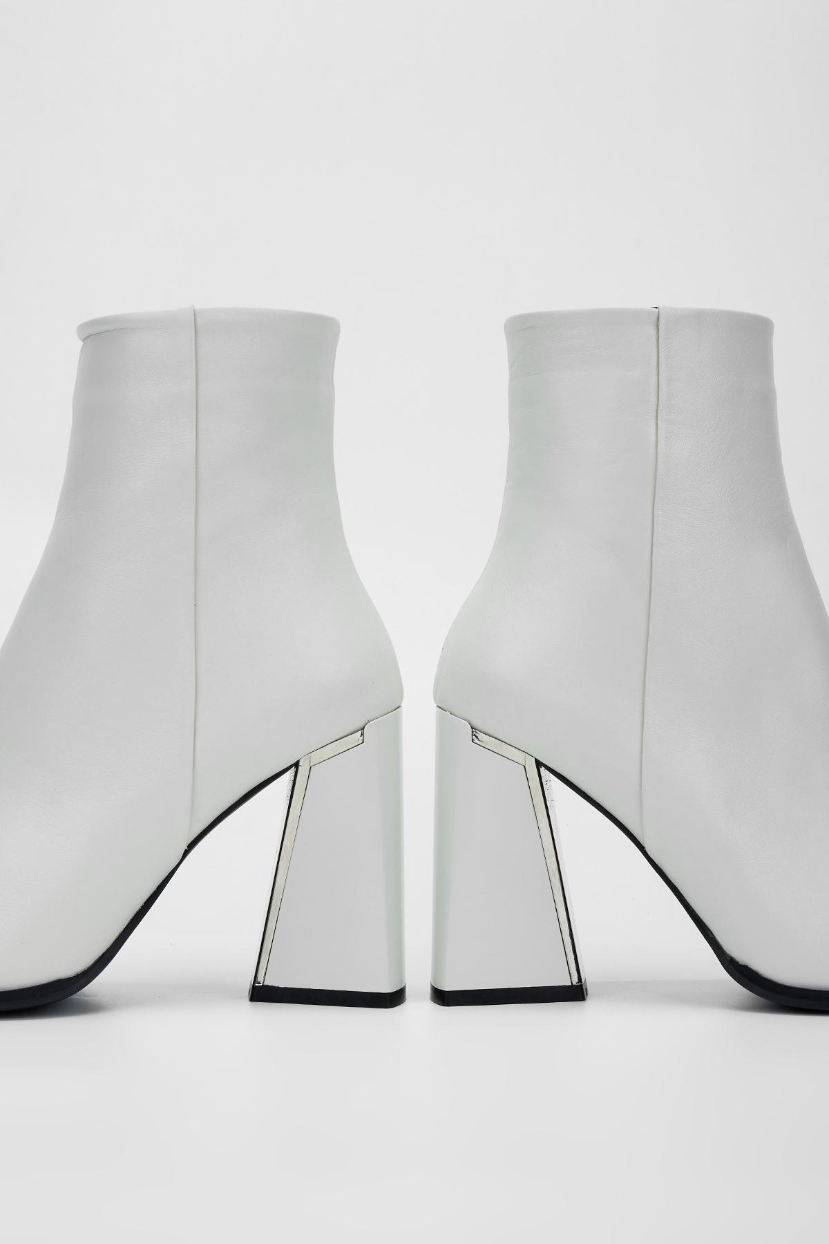 Valmenti Kadın Hakiki Deri Kırık Beyaz Topuklu Bot