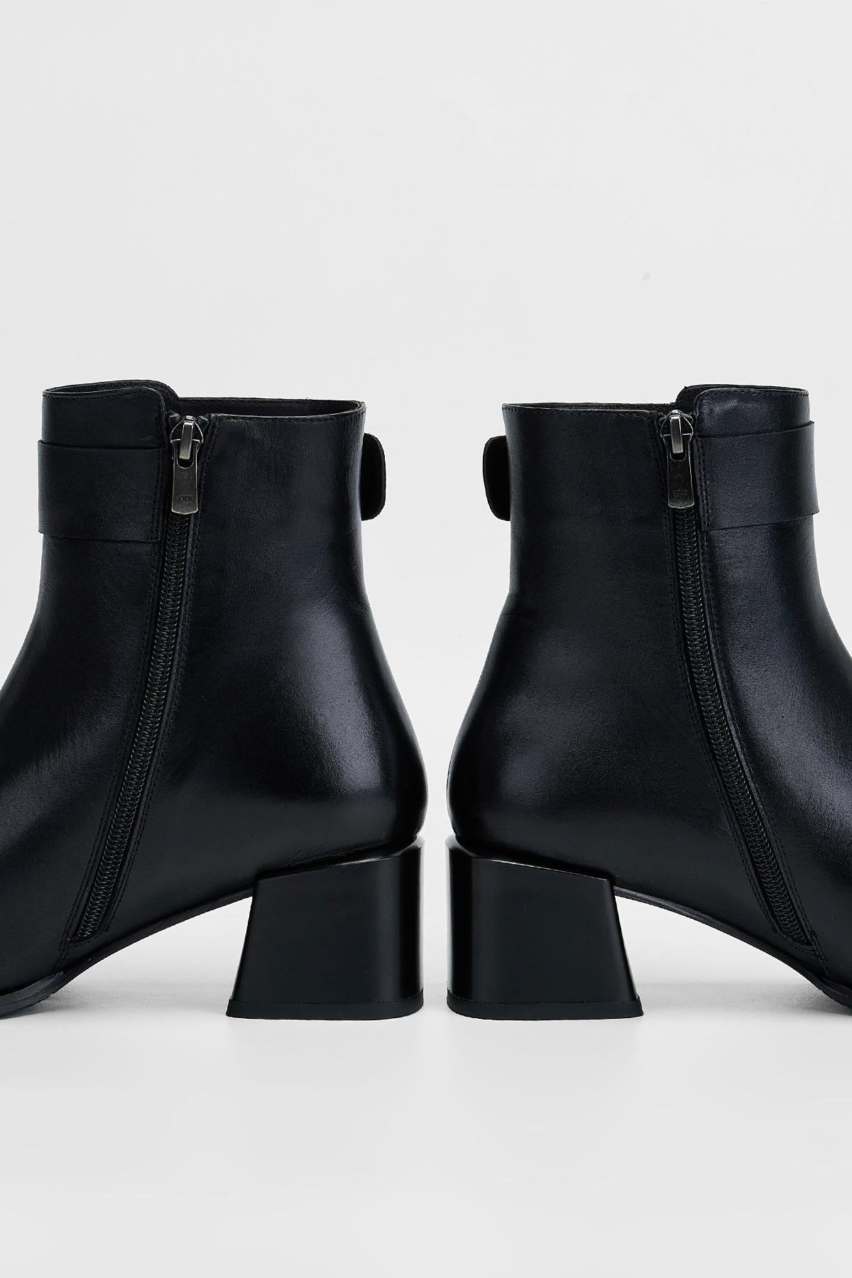 Valmenti Kadın Hakiki Deri Siyah Analin Topuklu Bot