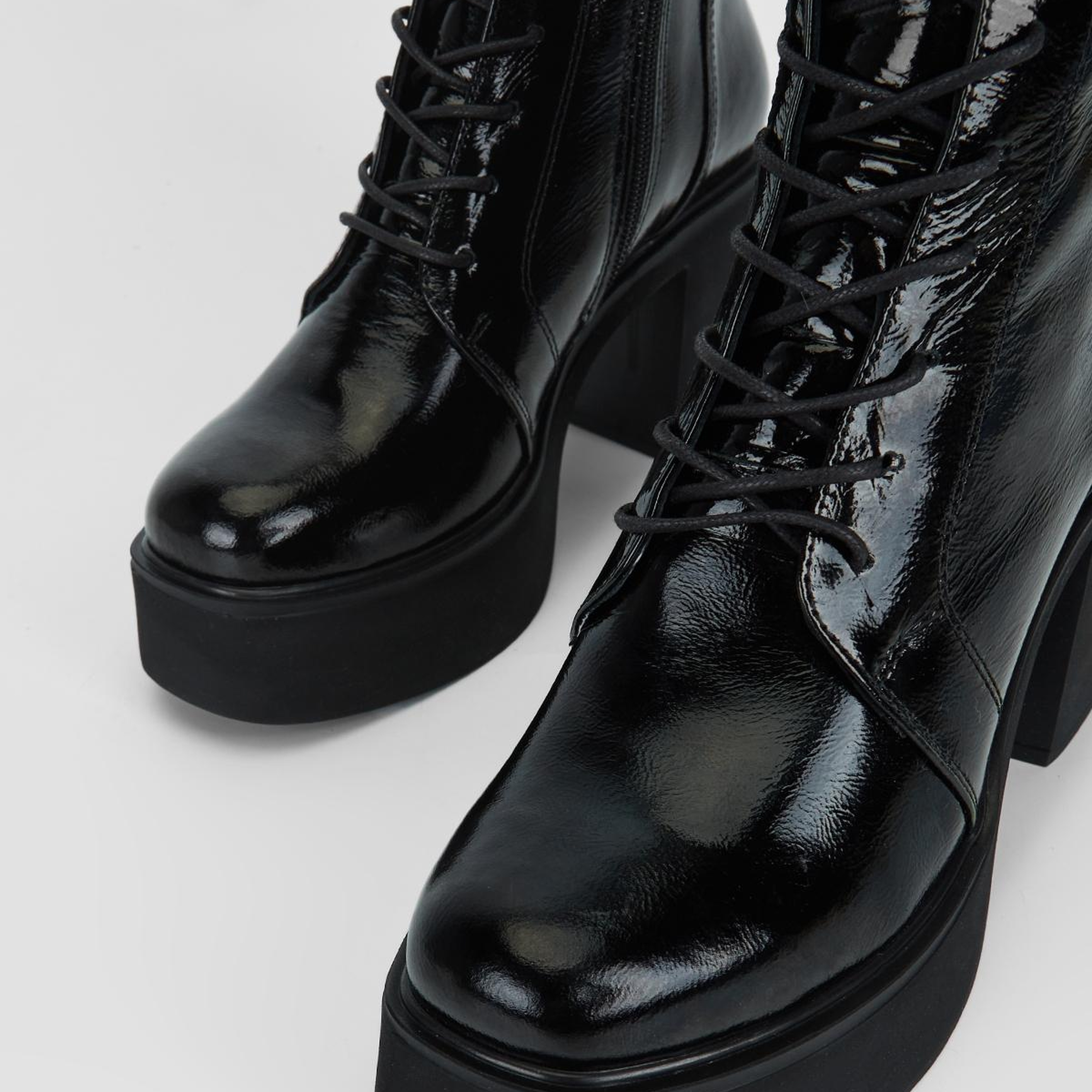 Valmenti Kadın Hakiki Deri Siyah Kırışık Rugan Topuklu Bot