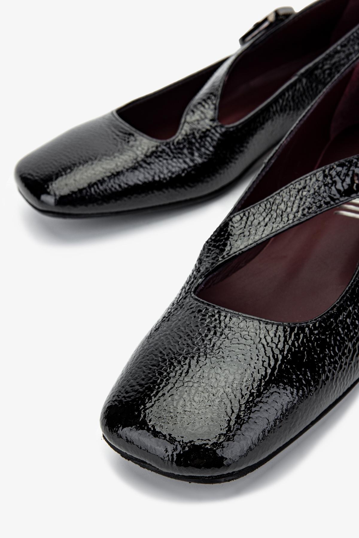 Valmenti Kadın Hakiki Deri Siyah Kırışık Rugan Babet Ayakkabı