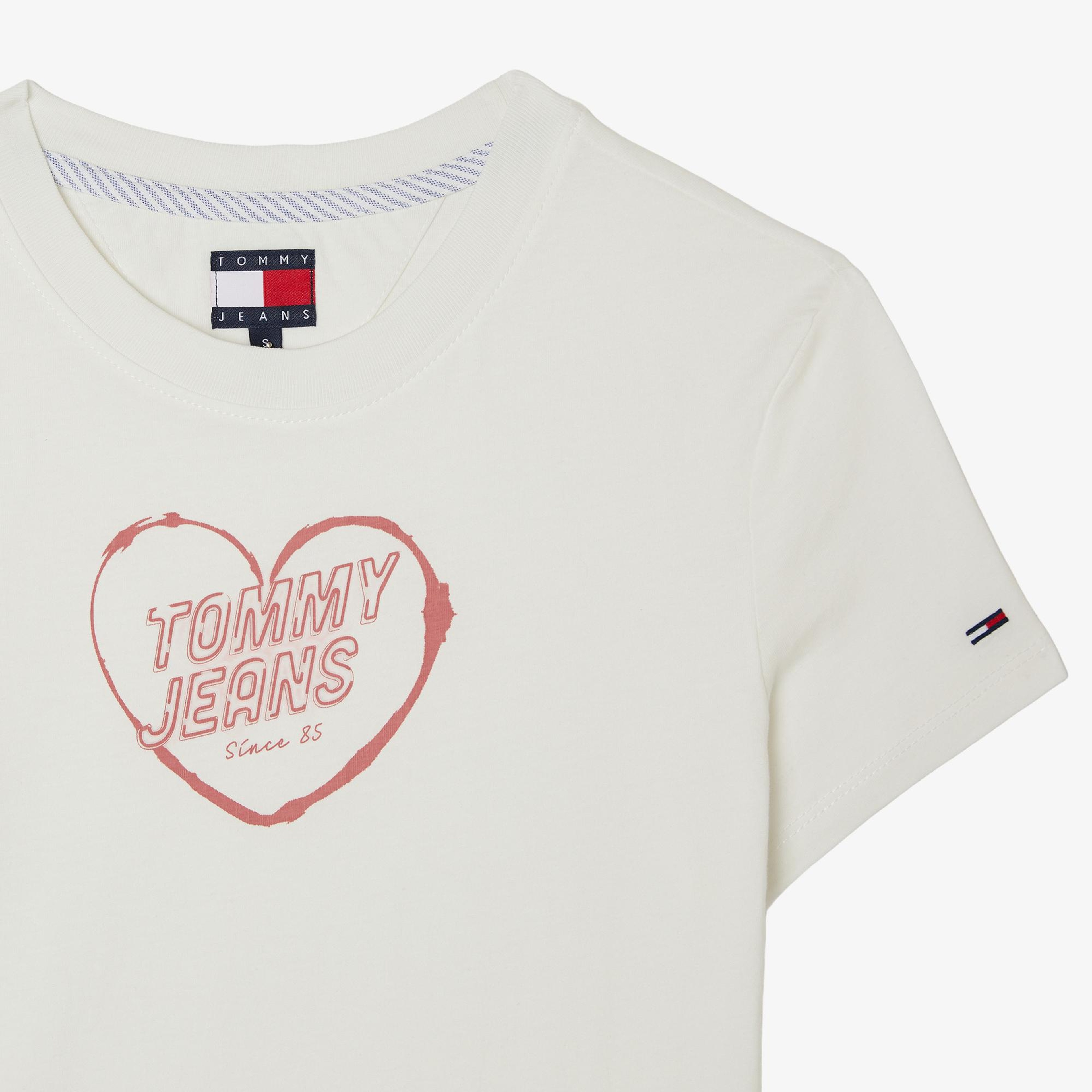 Tommy Jeans Crop Heart Slim Kadın Beyaz T-Shirt