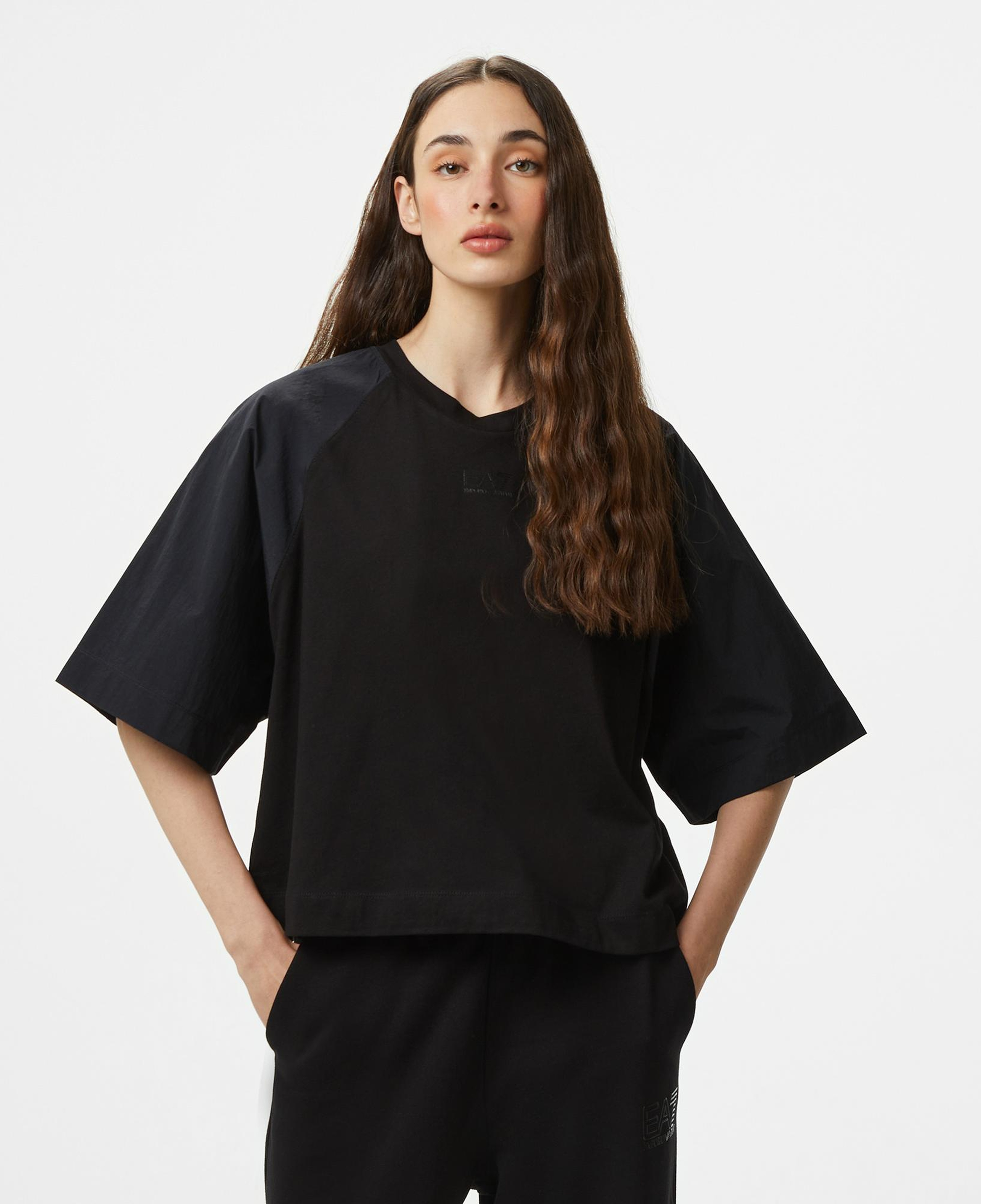 Emporio Armani Raglan Bloklu Kadın Siyah Crop T-Shirt