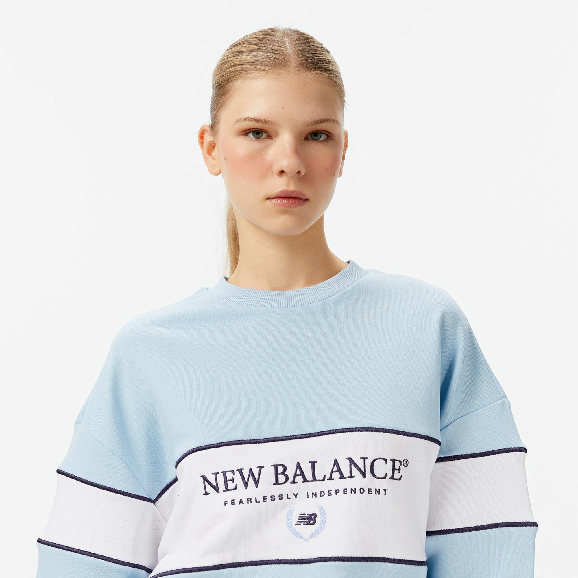 New Balance NB Lifestyle Kadın Mavi Sweatshirt