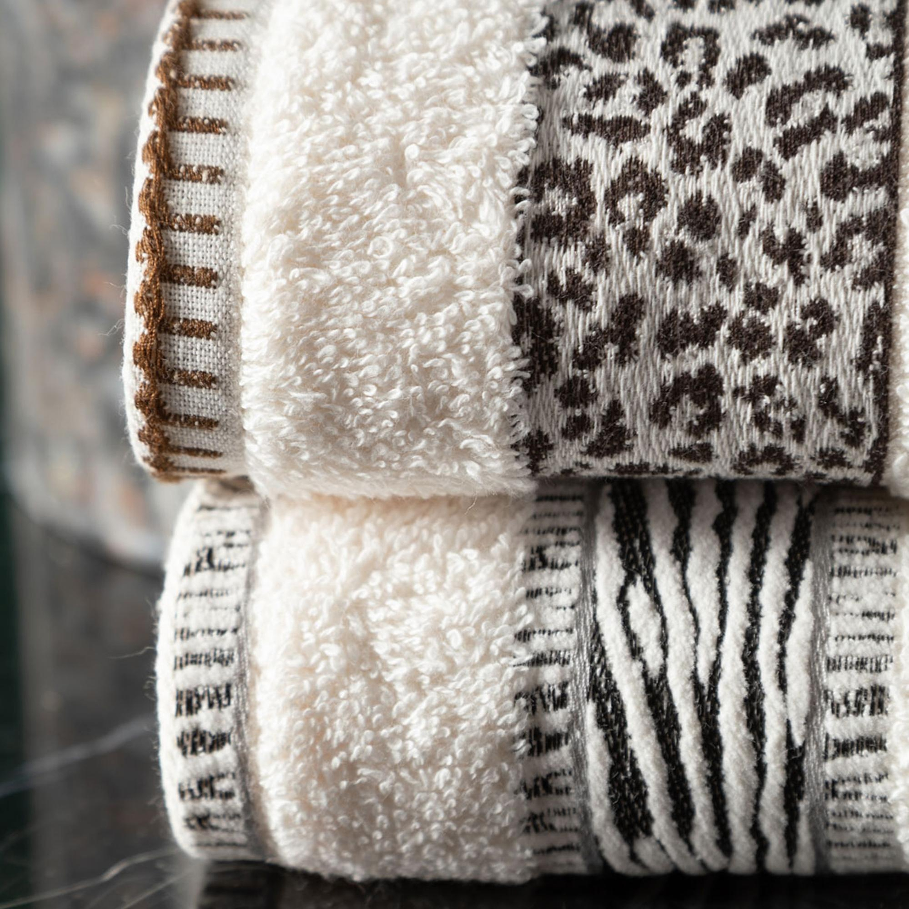 PENELOPE ZEBRA EL HAVLUSU 30X50