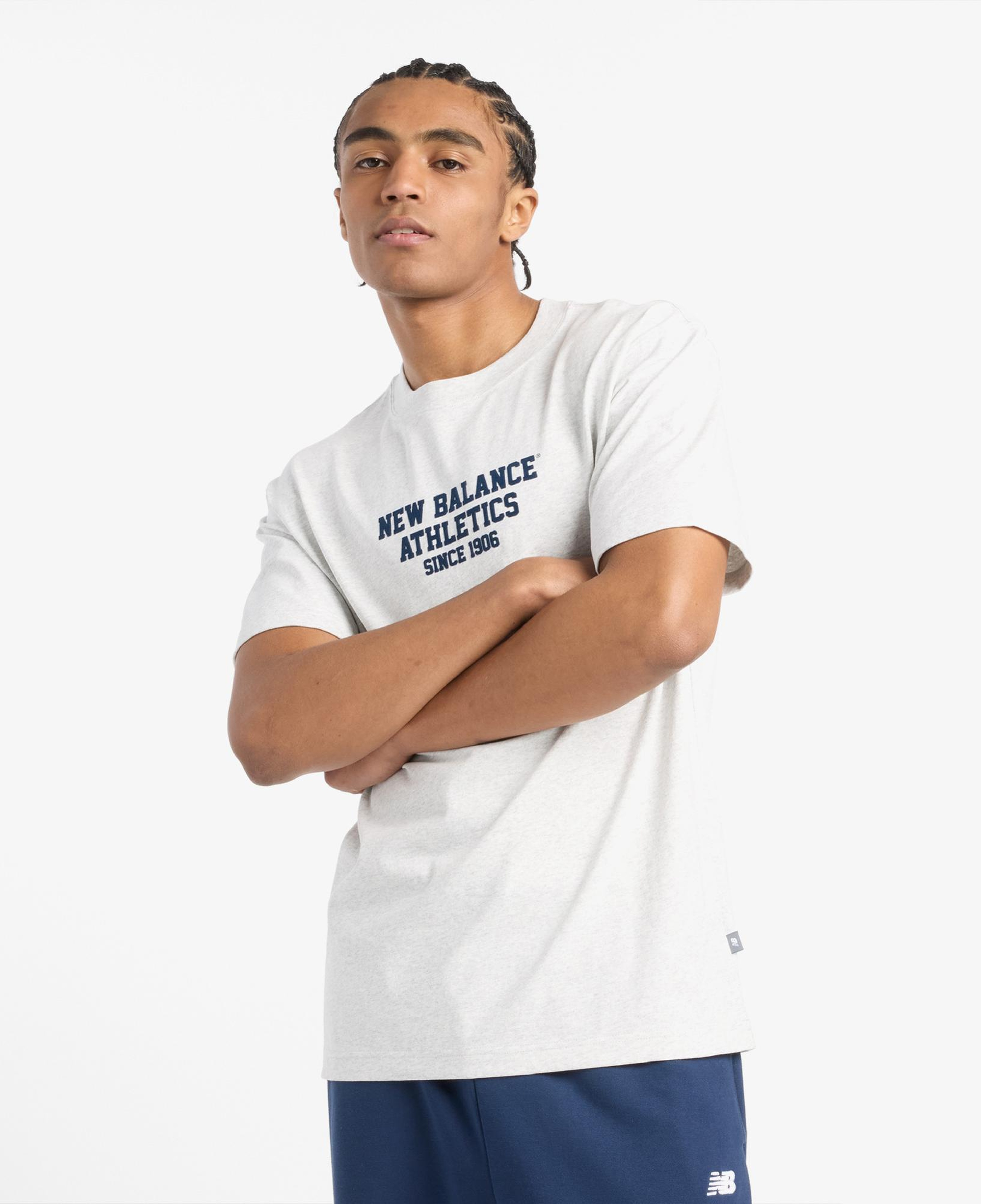 New Balance Varsity Graphic Erkek Beyaz T-Shirt