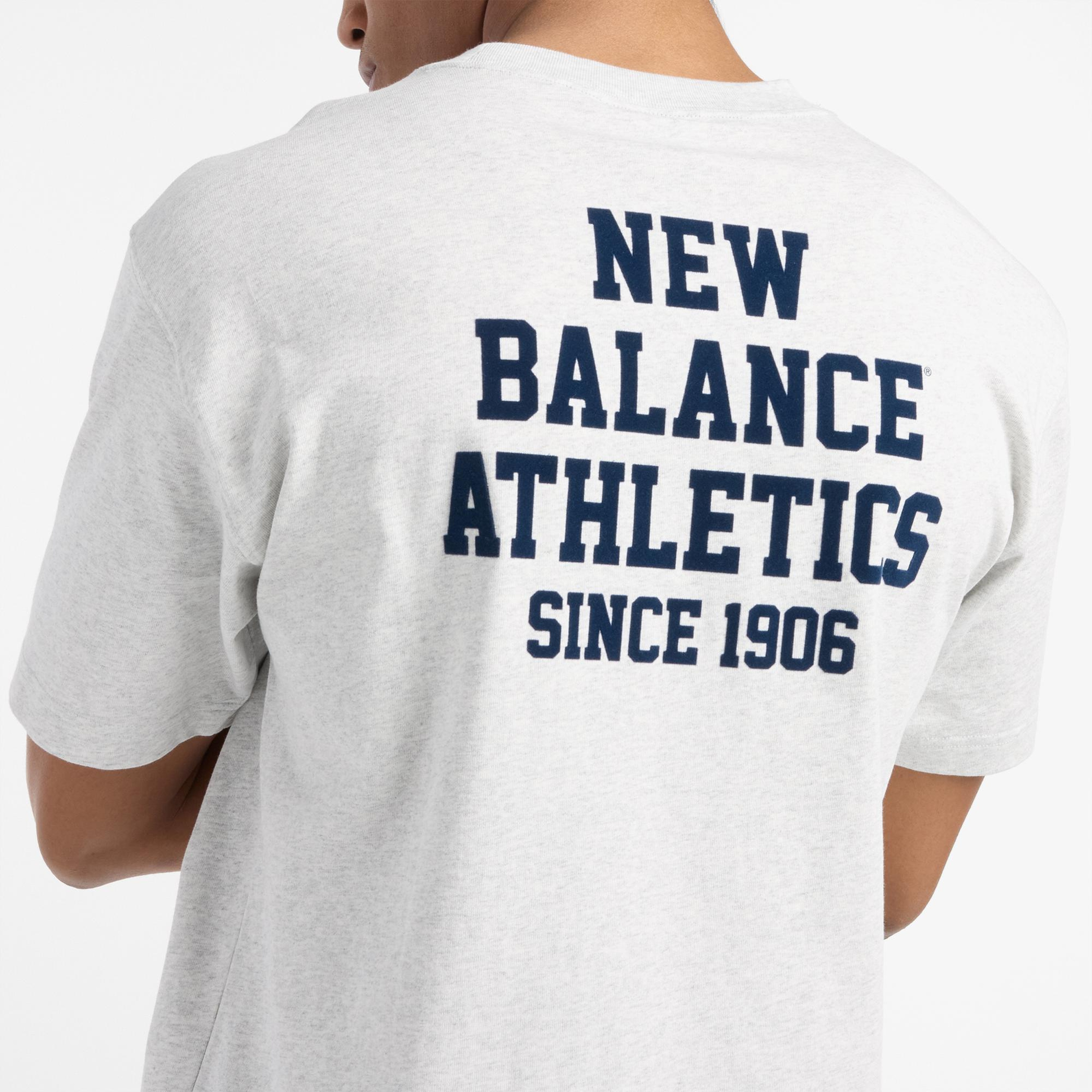 New Balance Varsity Graphic Erkek Beyaz T-Shirt