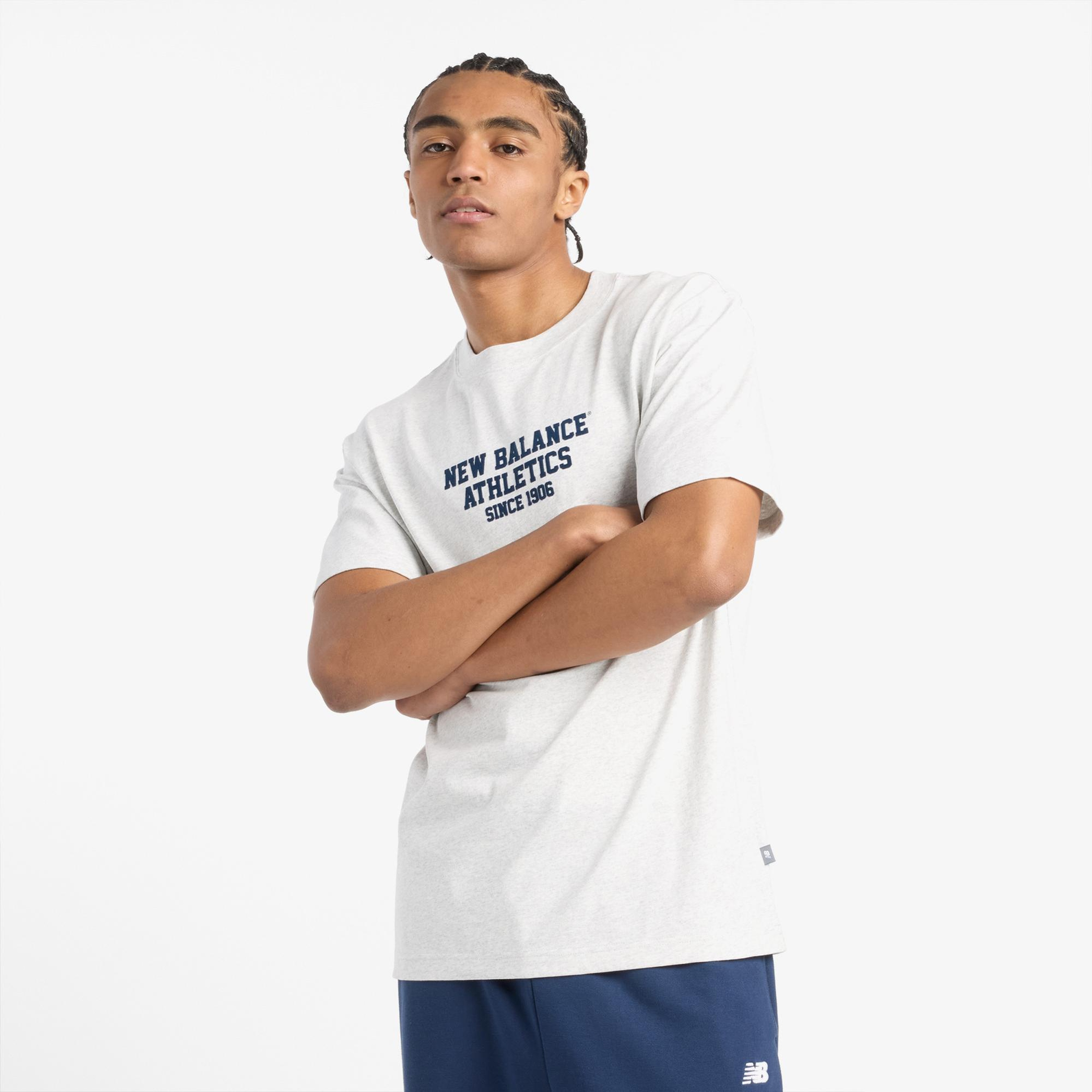 New Balance Varsity Graphic Erkek Beyaz T-Shirt