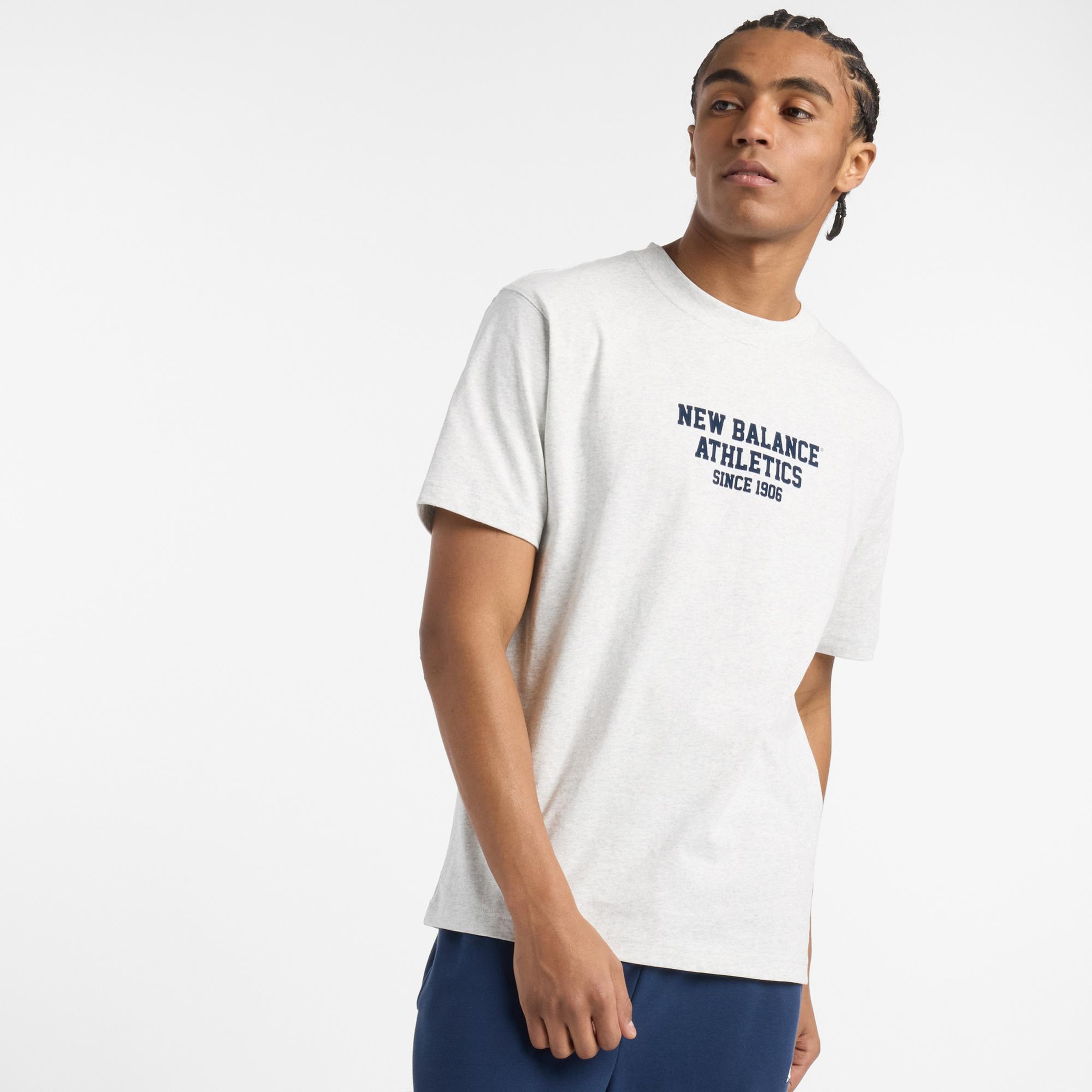 New Balance Varsity Graphic Erkek Beyaz T-Shirt