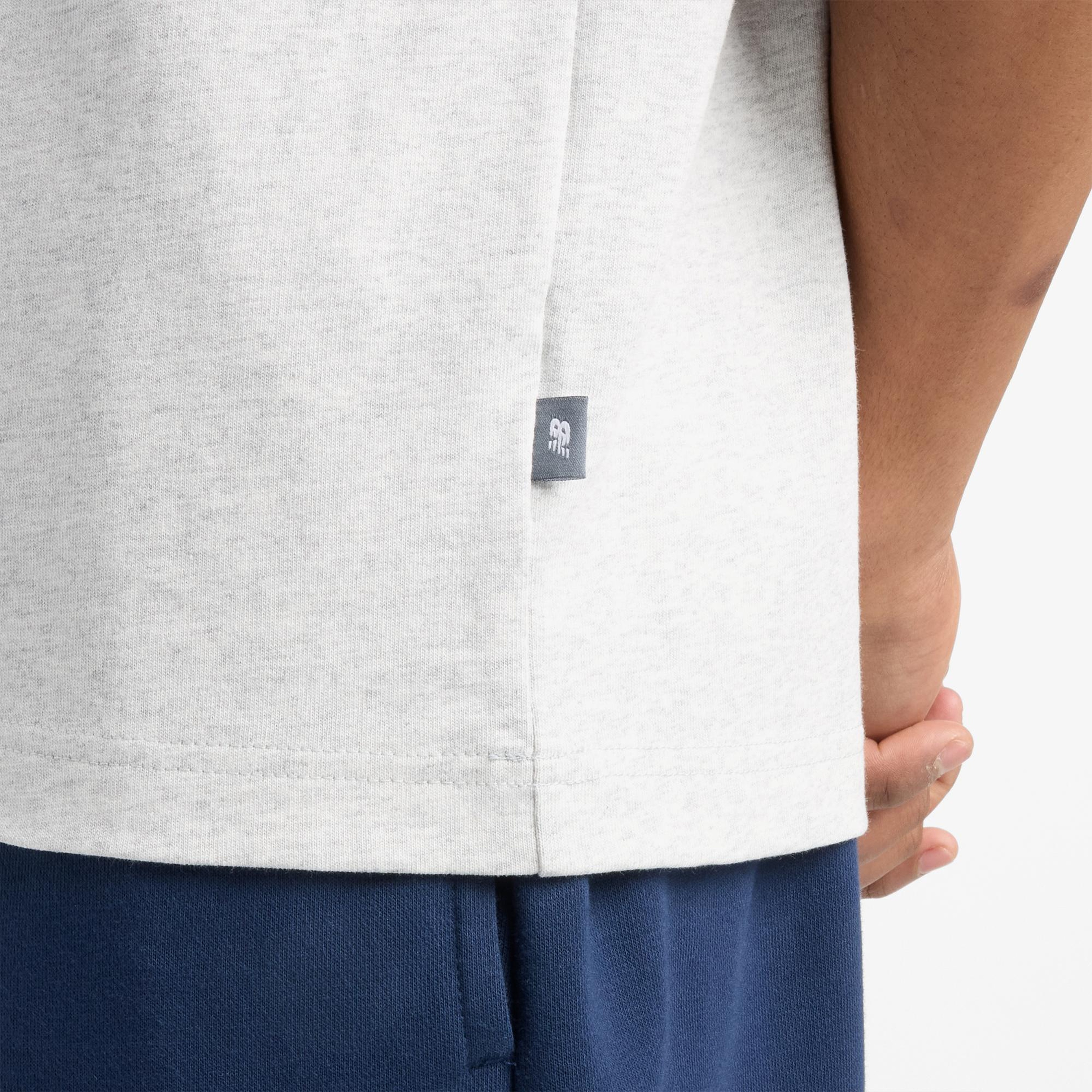 New Balance Varsity Graphic Erkek Beyaz T-Shirt