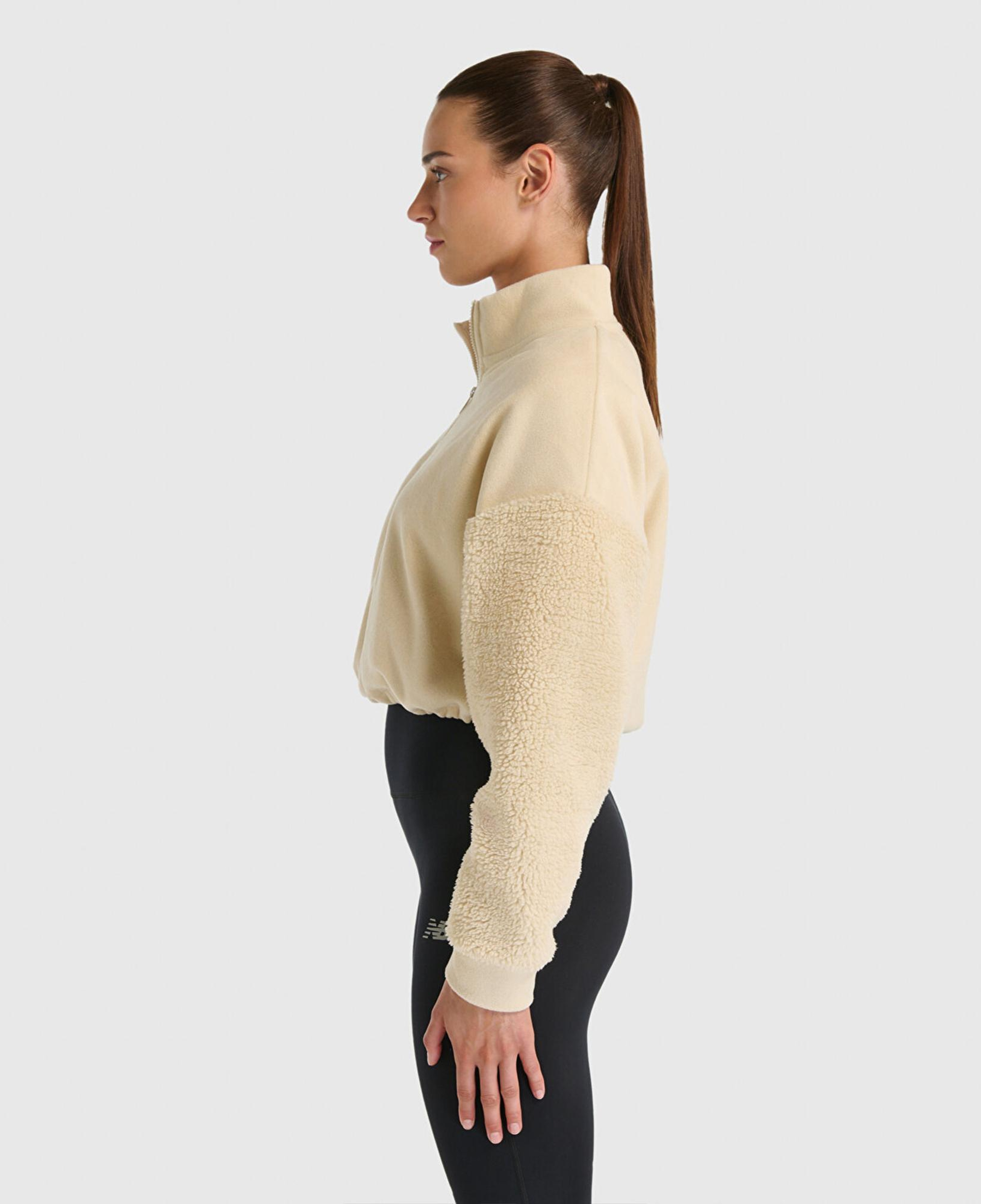 New Balance Kadın Bej Sweatshirt