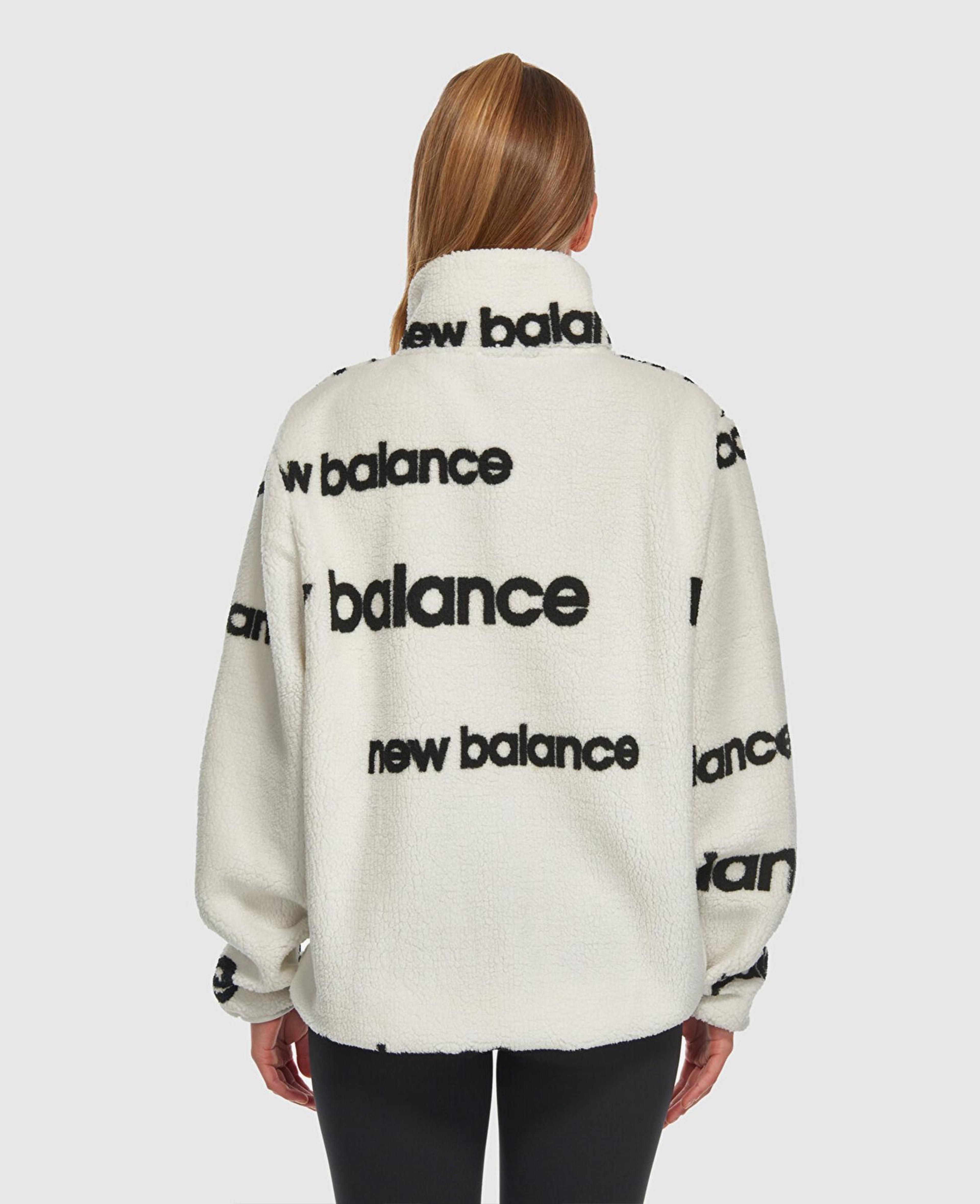 New Balance NB Lifestyle Kadın Beyaz Sweatshirt