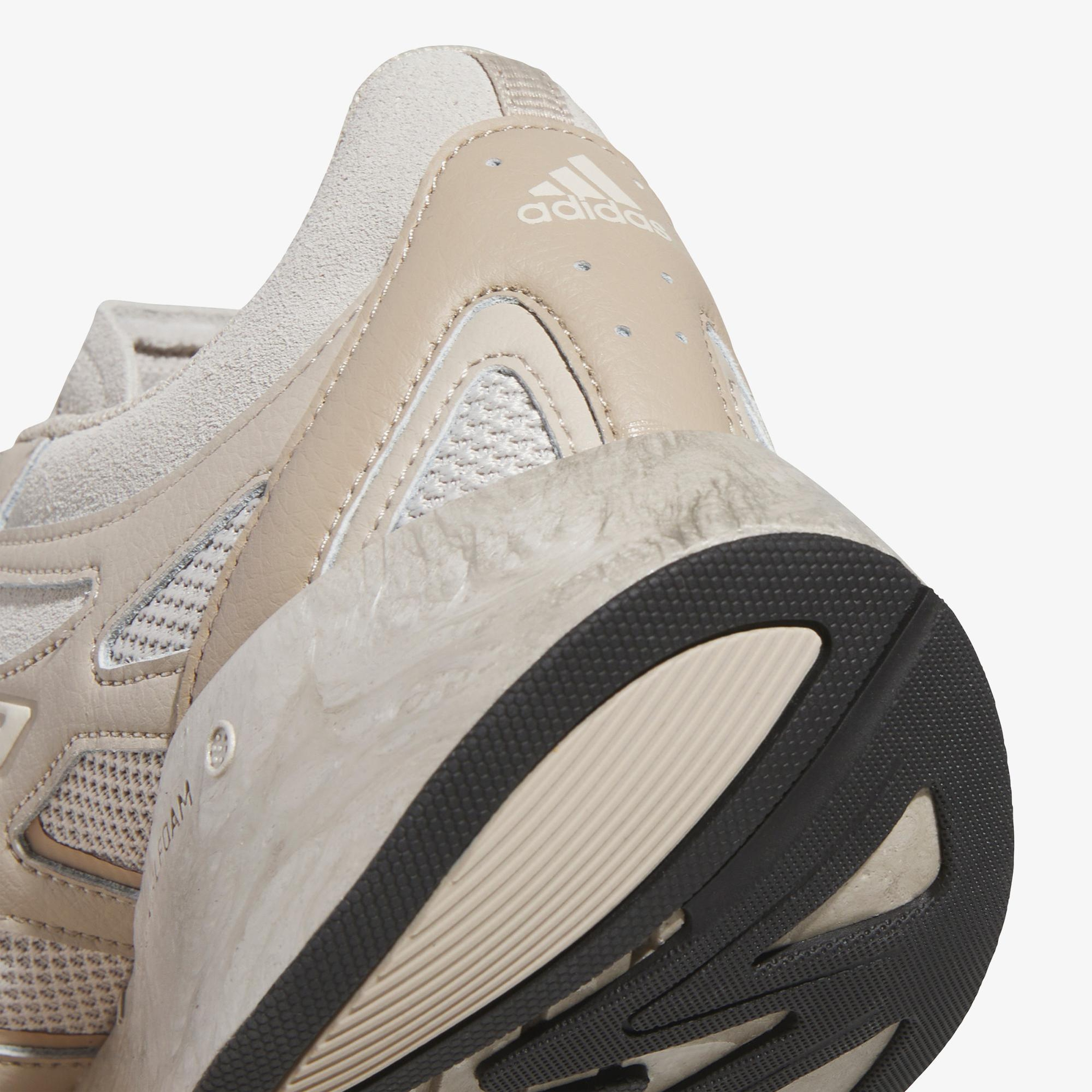 adidas Adizero Aruku Kadın Bej Spor Ayakkabı