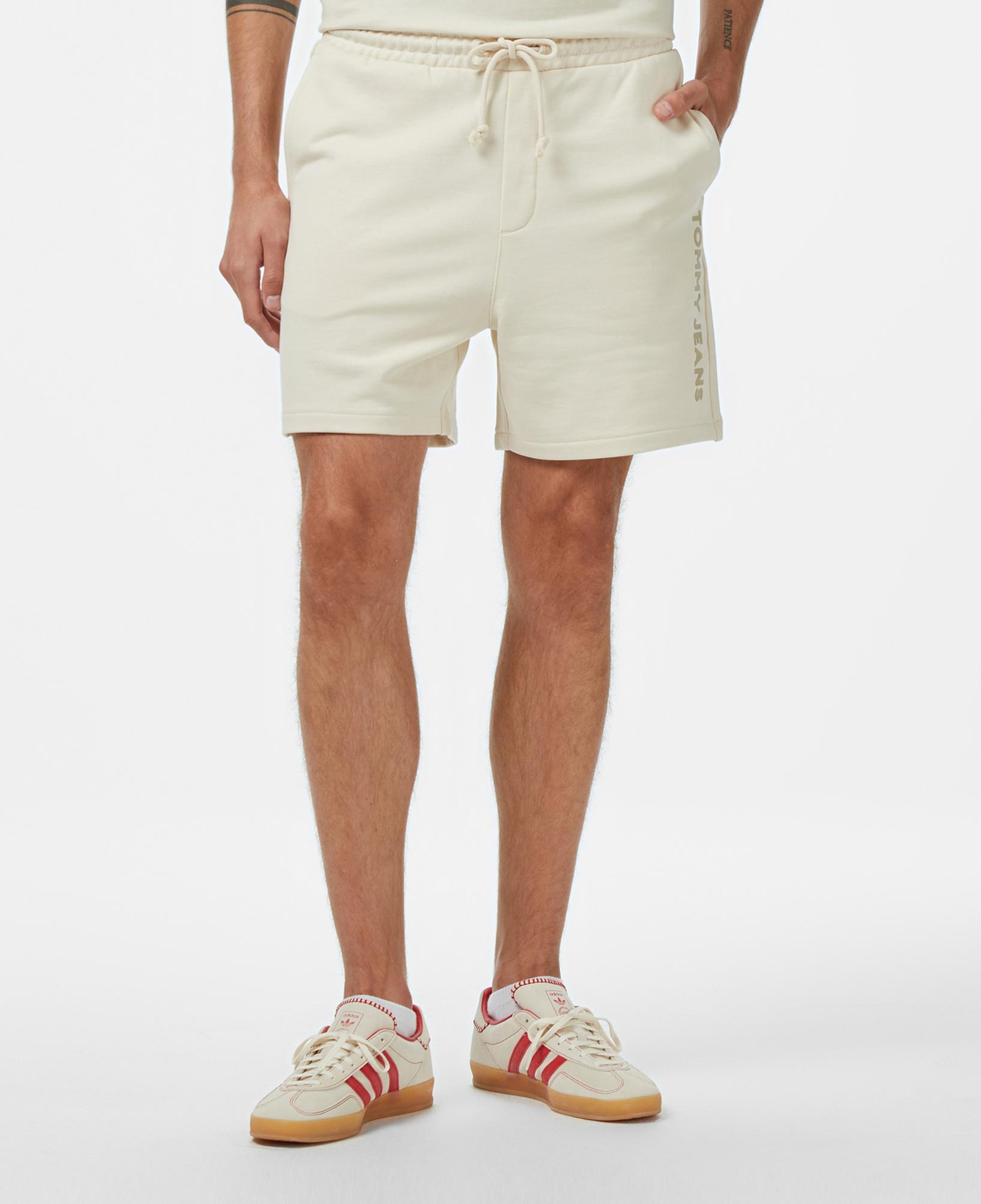 Tommy Jeans Stack Logo Erkek Bej Şort