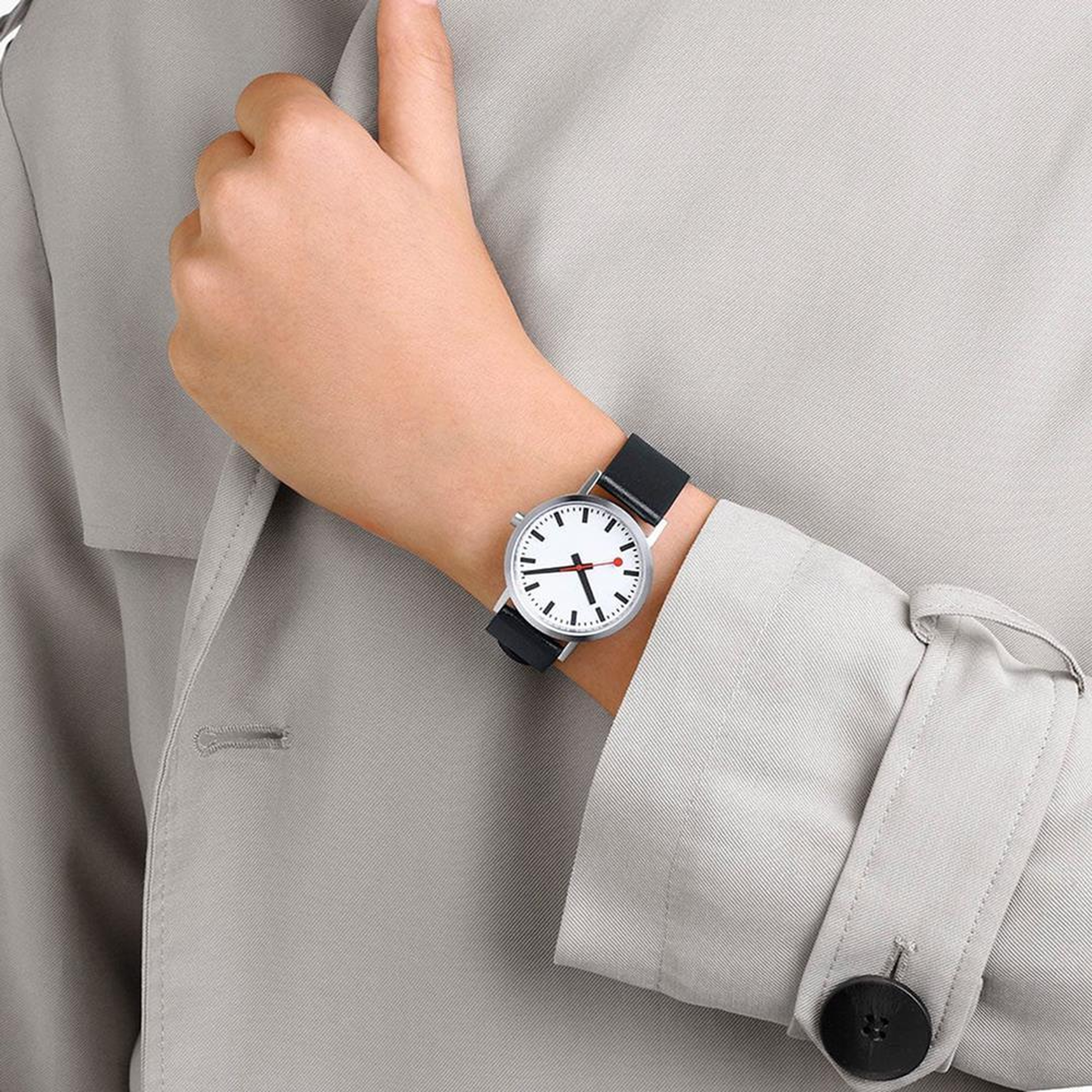 MONDAINE CLASSIC A660.30314.16OMV Kol Saati Metalik Gri
