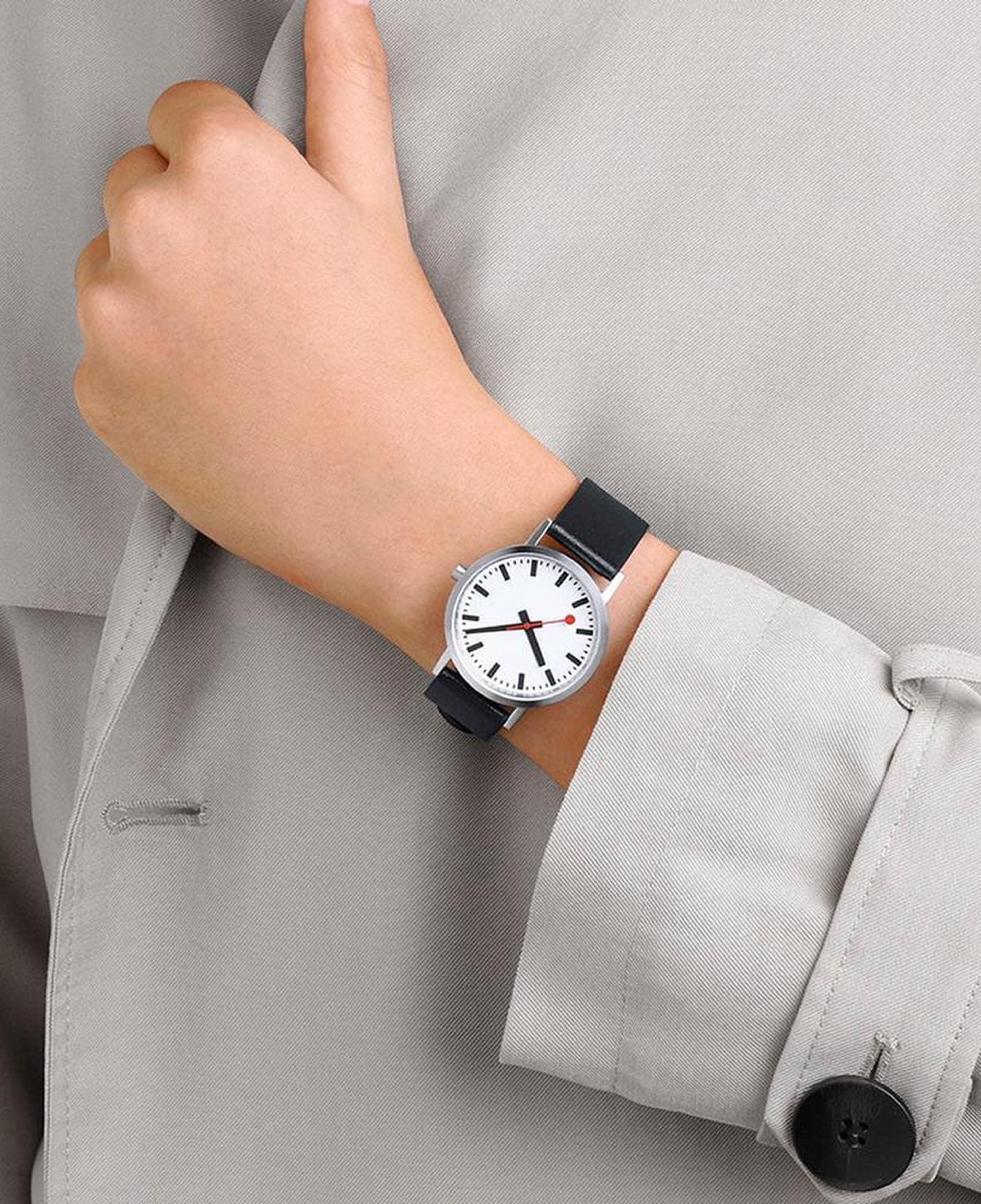 MONDAINE CLASSIC A660.30314.16OMV Kol Saati Metalik Gri
