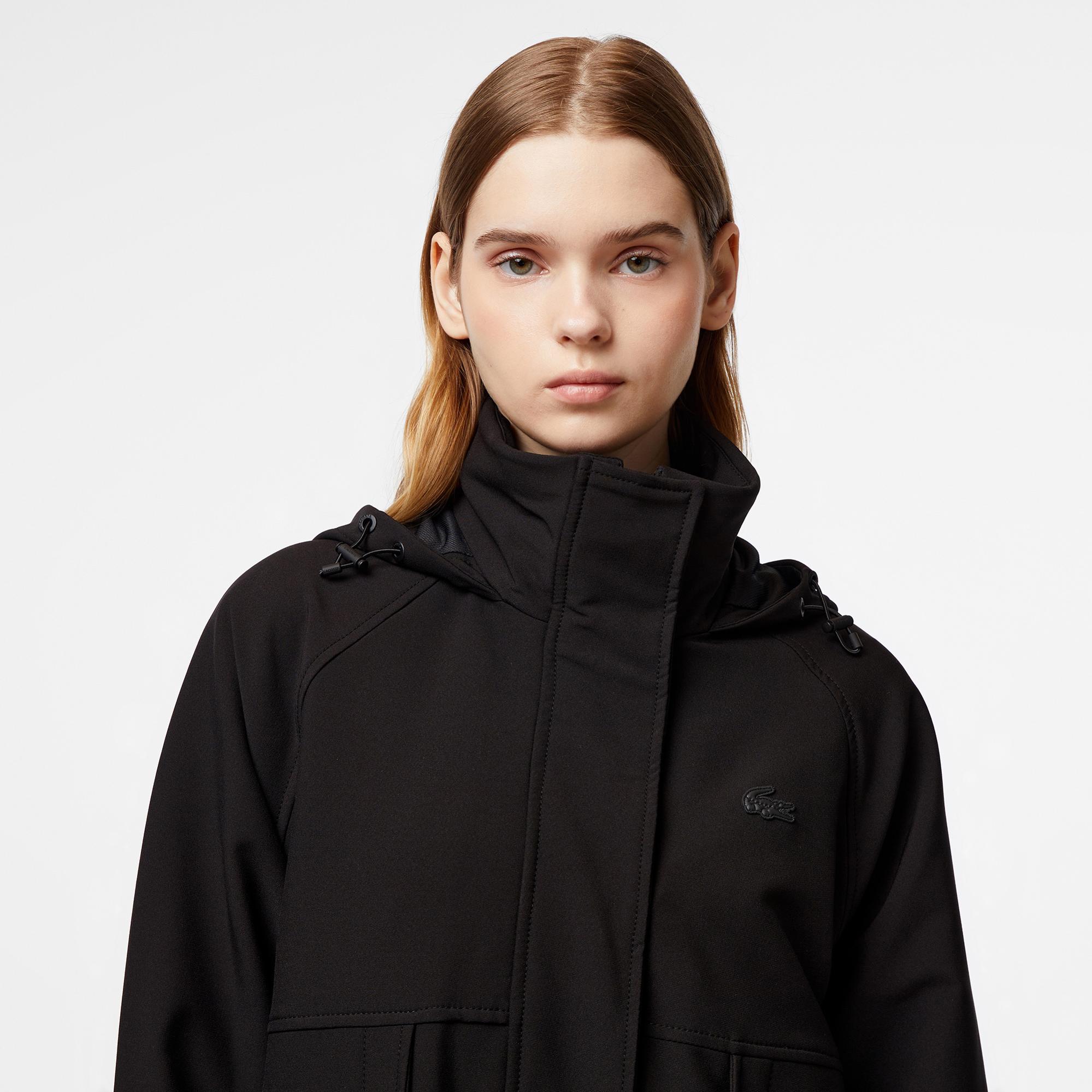 Lacoste Kadın Relaxed Fit Uzun Kollu Kapüşonlu Siyah Yağmurluk