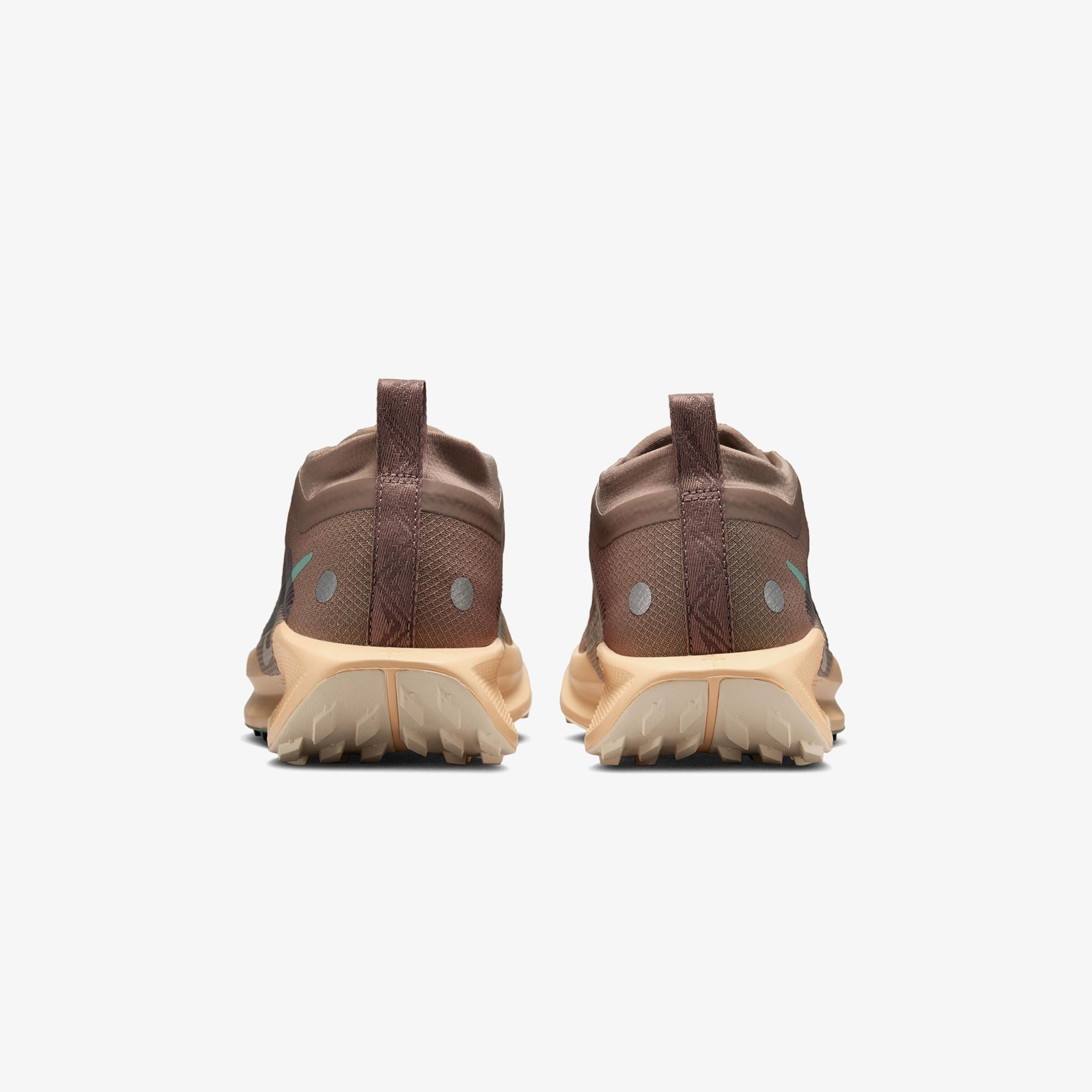 Nike Pegasus Trail 5 Gore-Tex Kadın Kahverengi Koşu Ayakkabısı