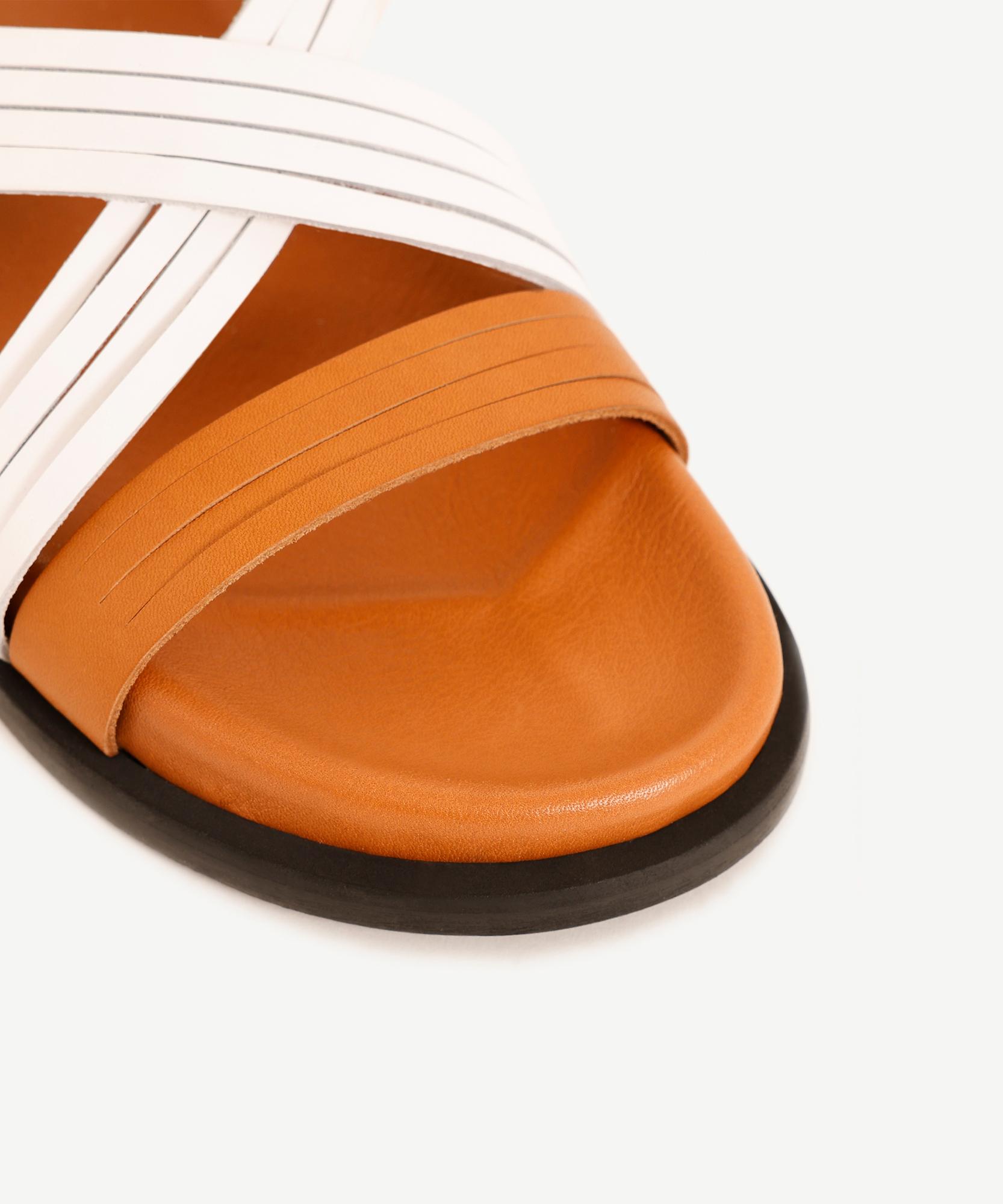 YARGICI Çapraz Bantlı Deri Sandalet