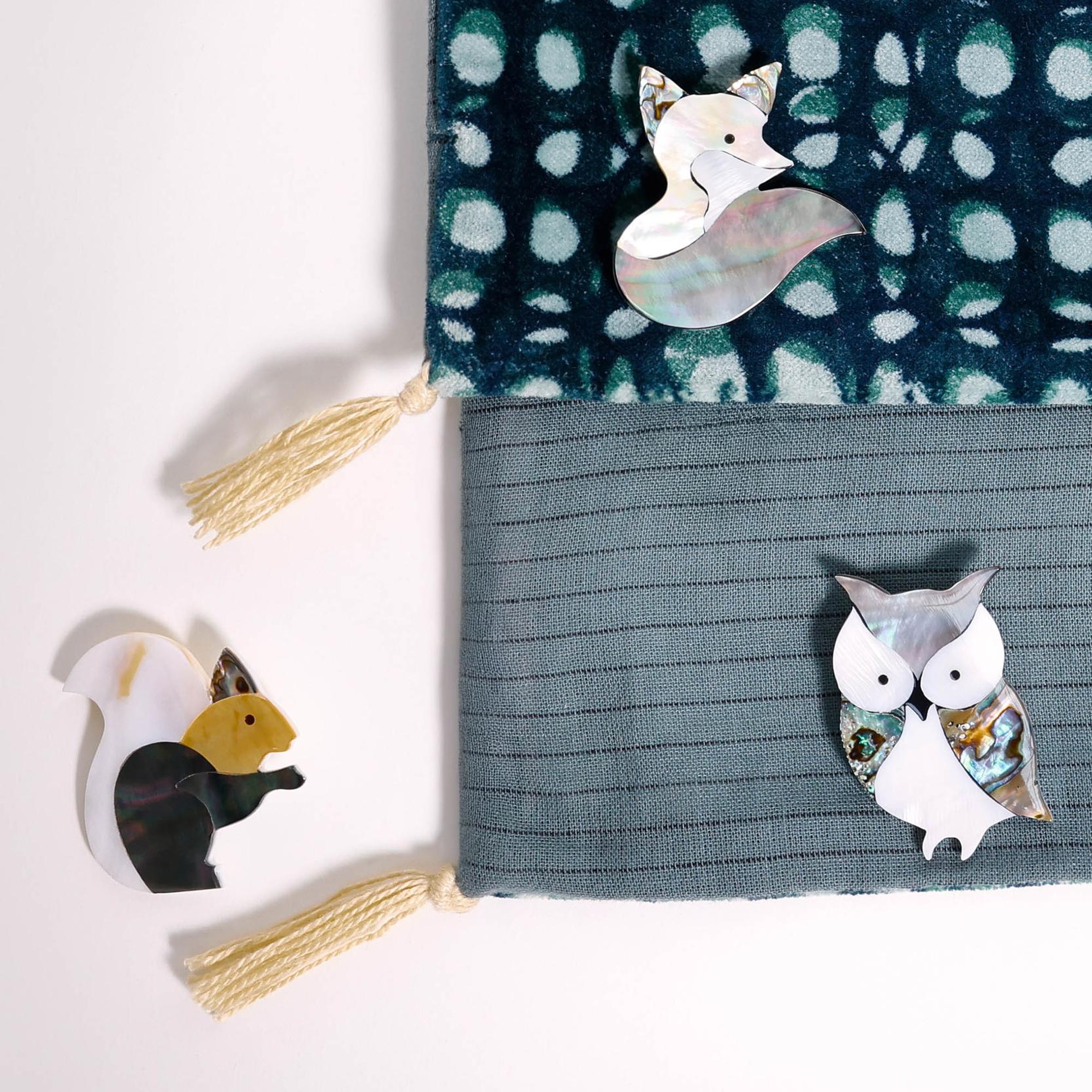 YARGICI Sincap Figürlü Broş