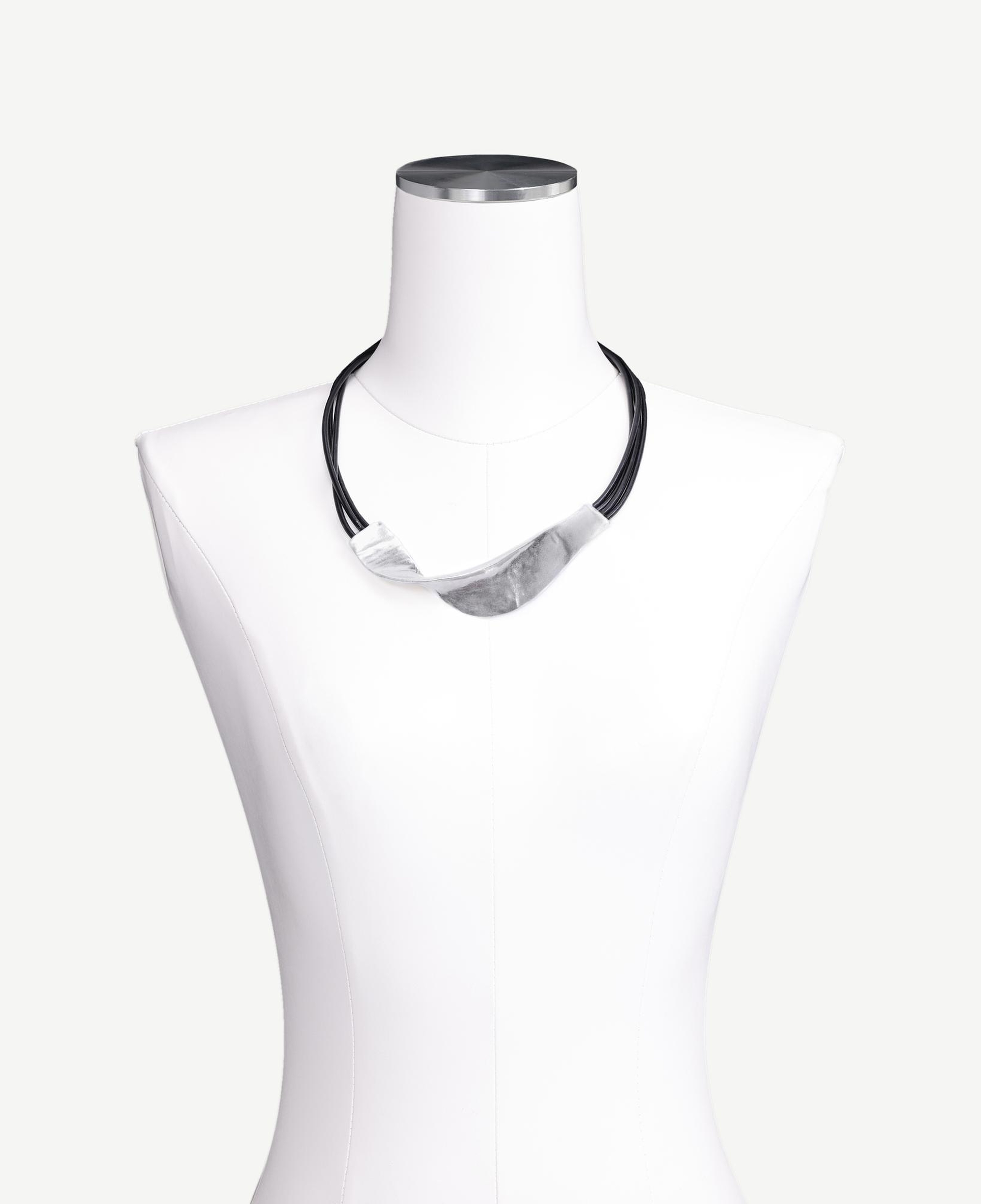 YARGICI Metal Uç Detaylı Kolye