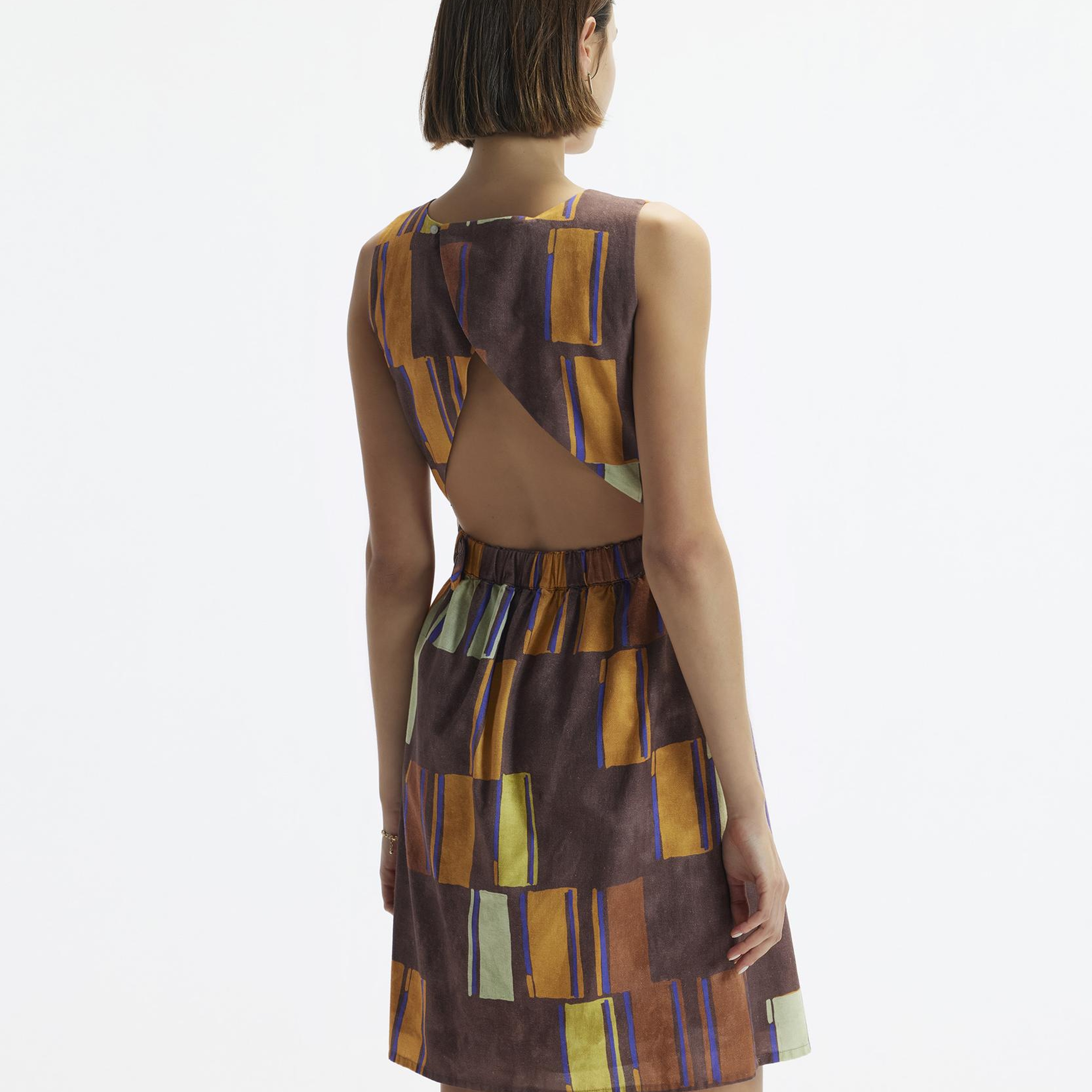 YARGICI Kolsuz Bisiklet Yaka Sırtı Pencere Detaylı Beli Kemerli Elbise