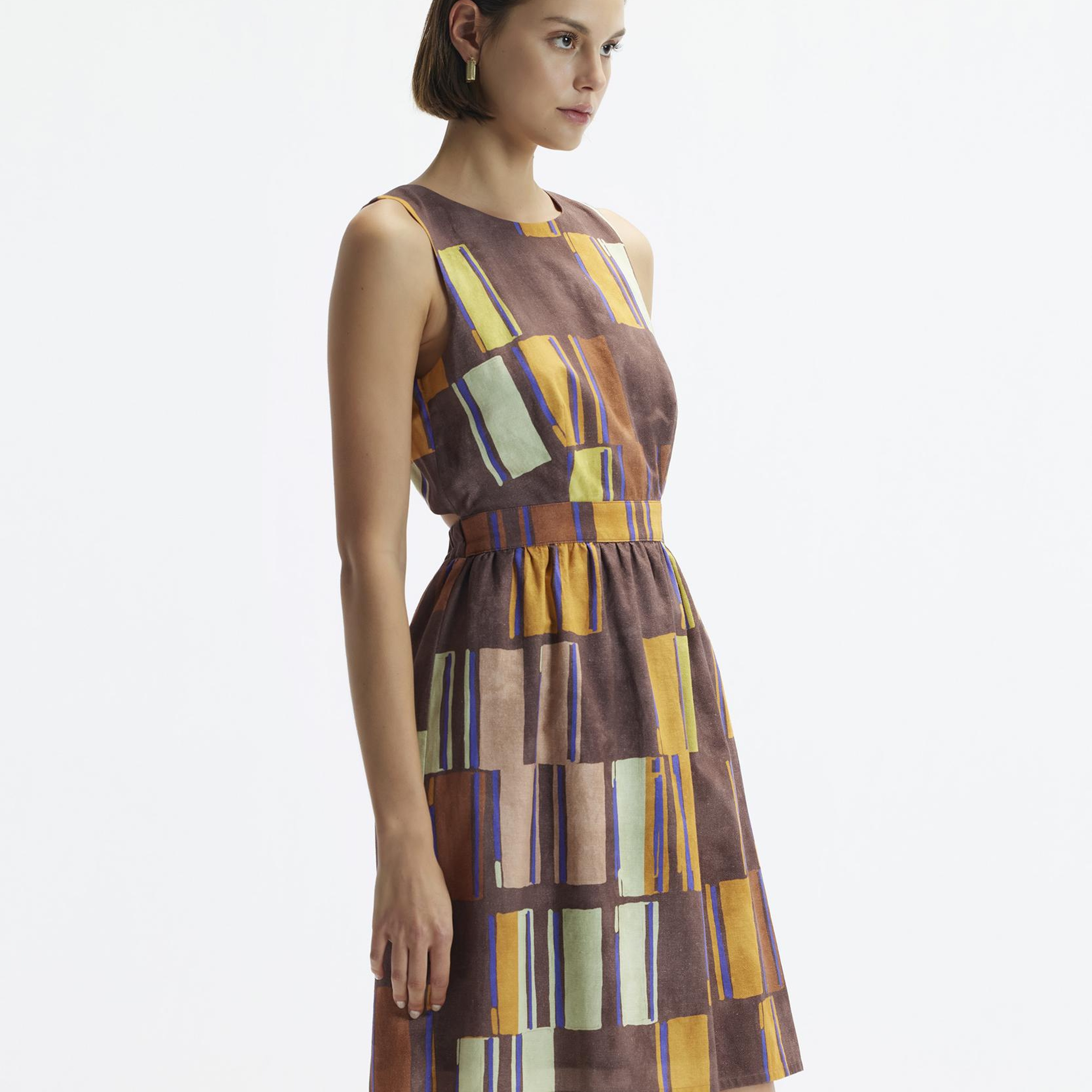 YARGICI Kolsuz Bisiklet Yaka Sırtı Pencere Detaylı Beli Kemerli Elbise