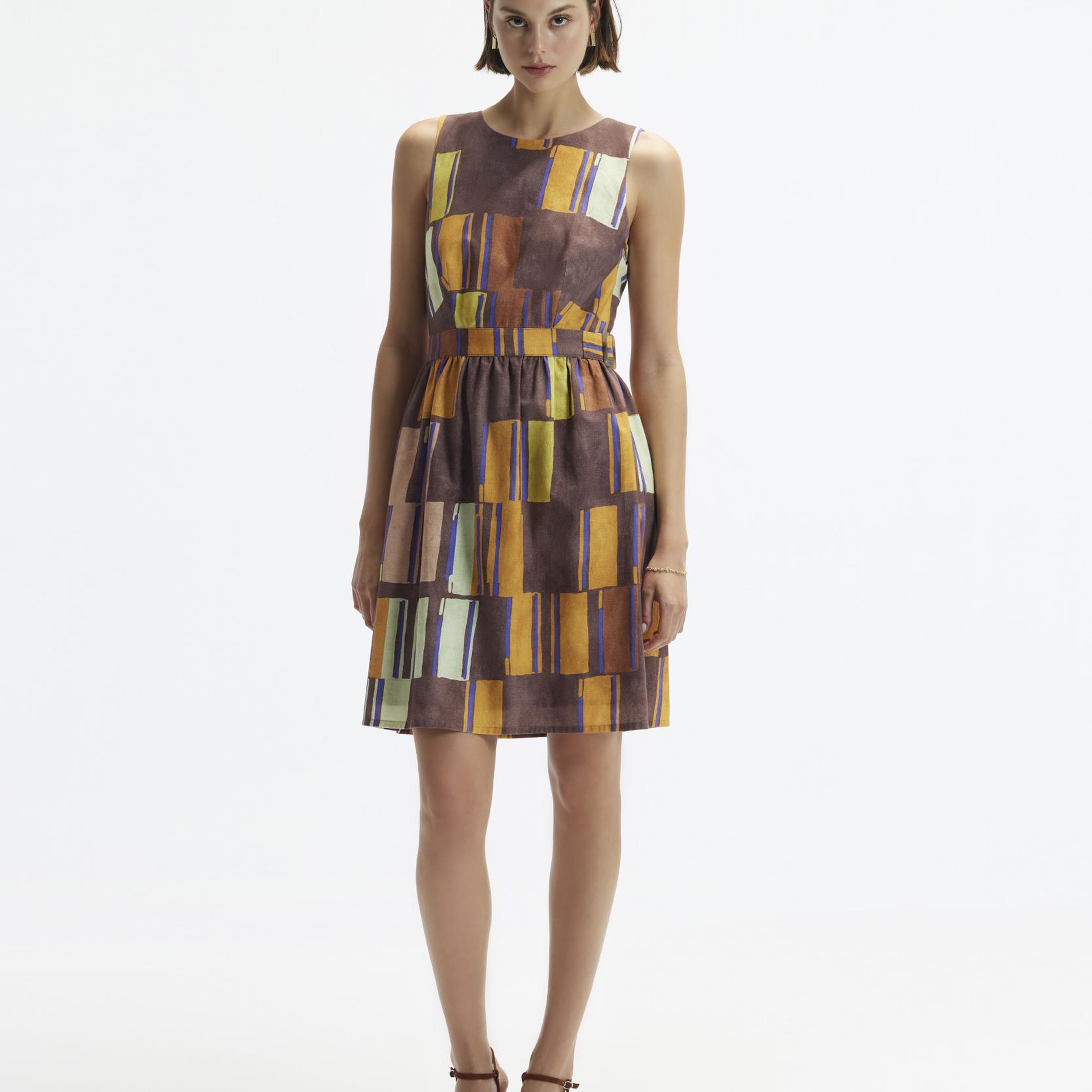 YARGICI Kolsuz Bisiklet Yaka Sırtı Pencere Detaylı Beli Kemerli Elbise