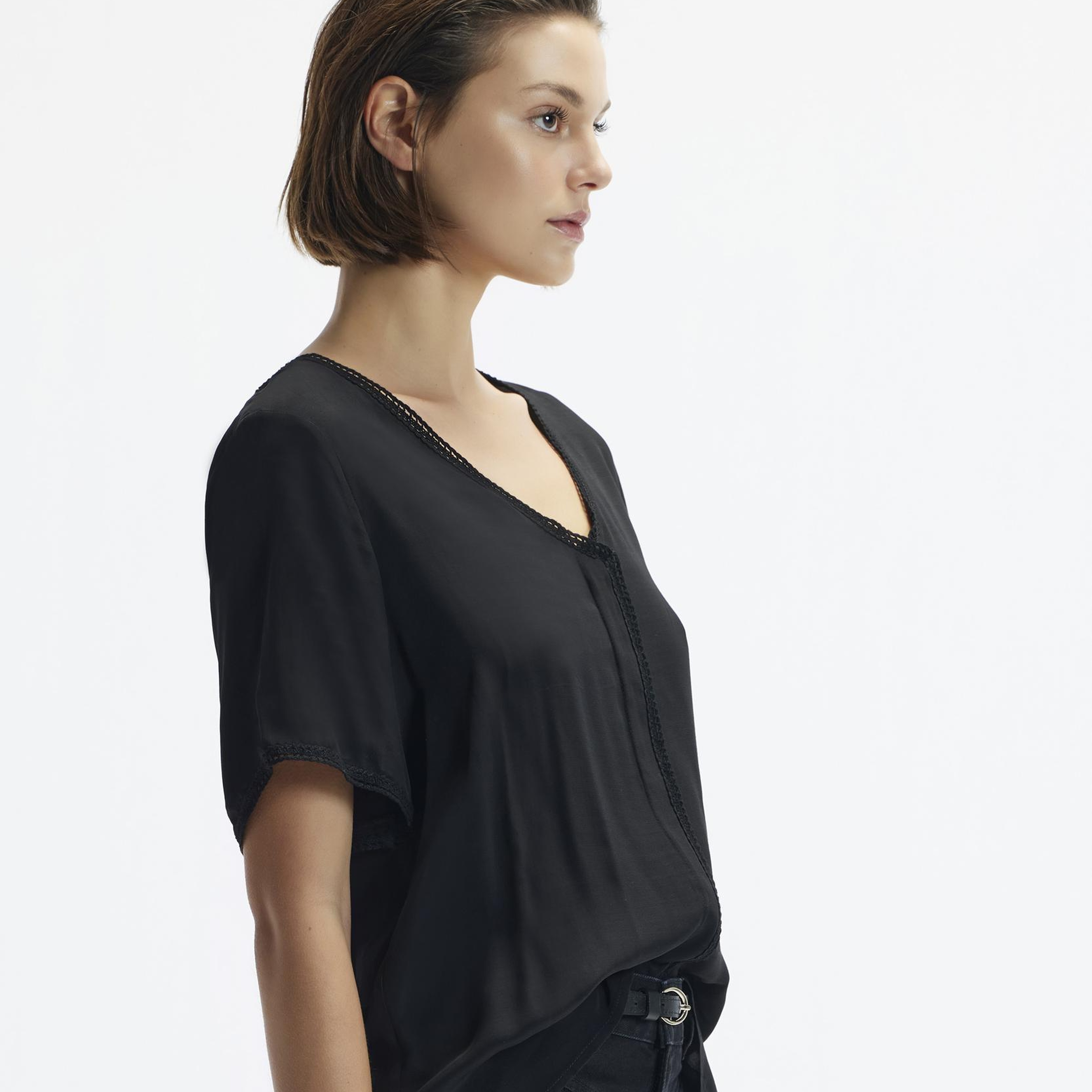 YARGICI Kısa Kol V Yaka Biye Detaylı Gömlek