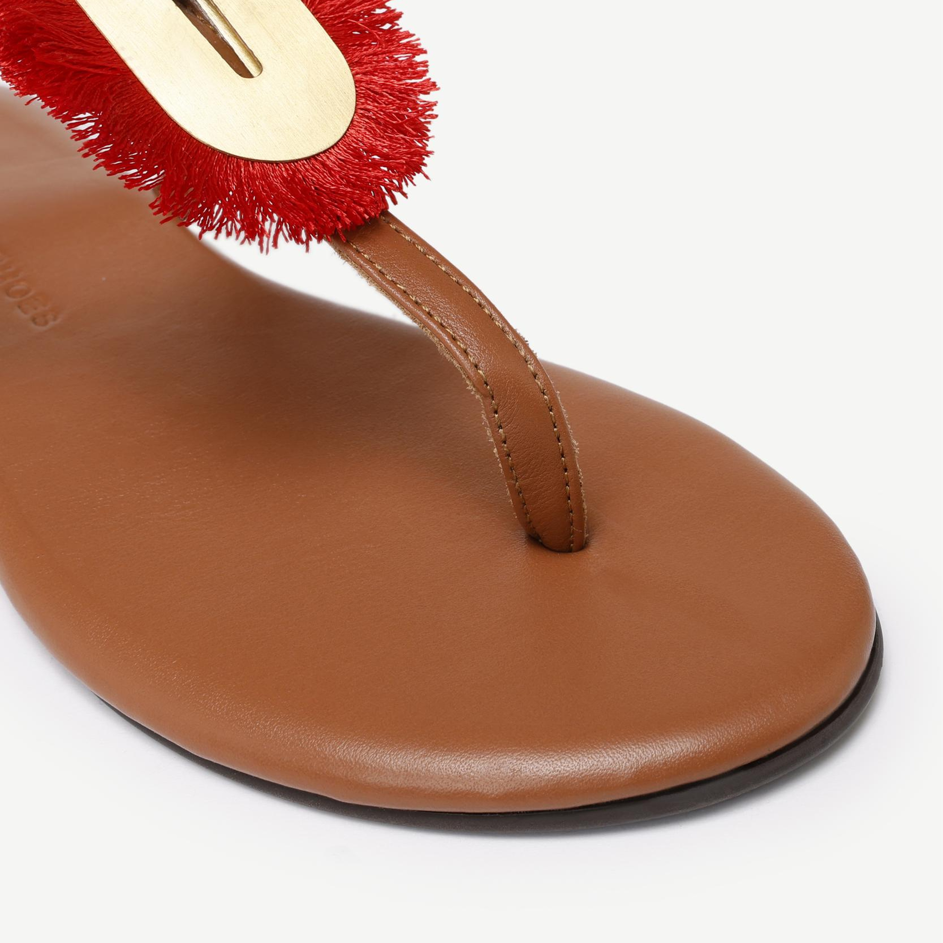 YARGICI Püskül Aksesuar Detaylı Deri Sandalet