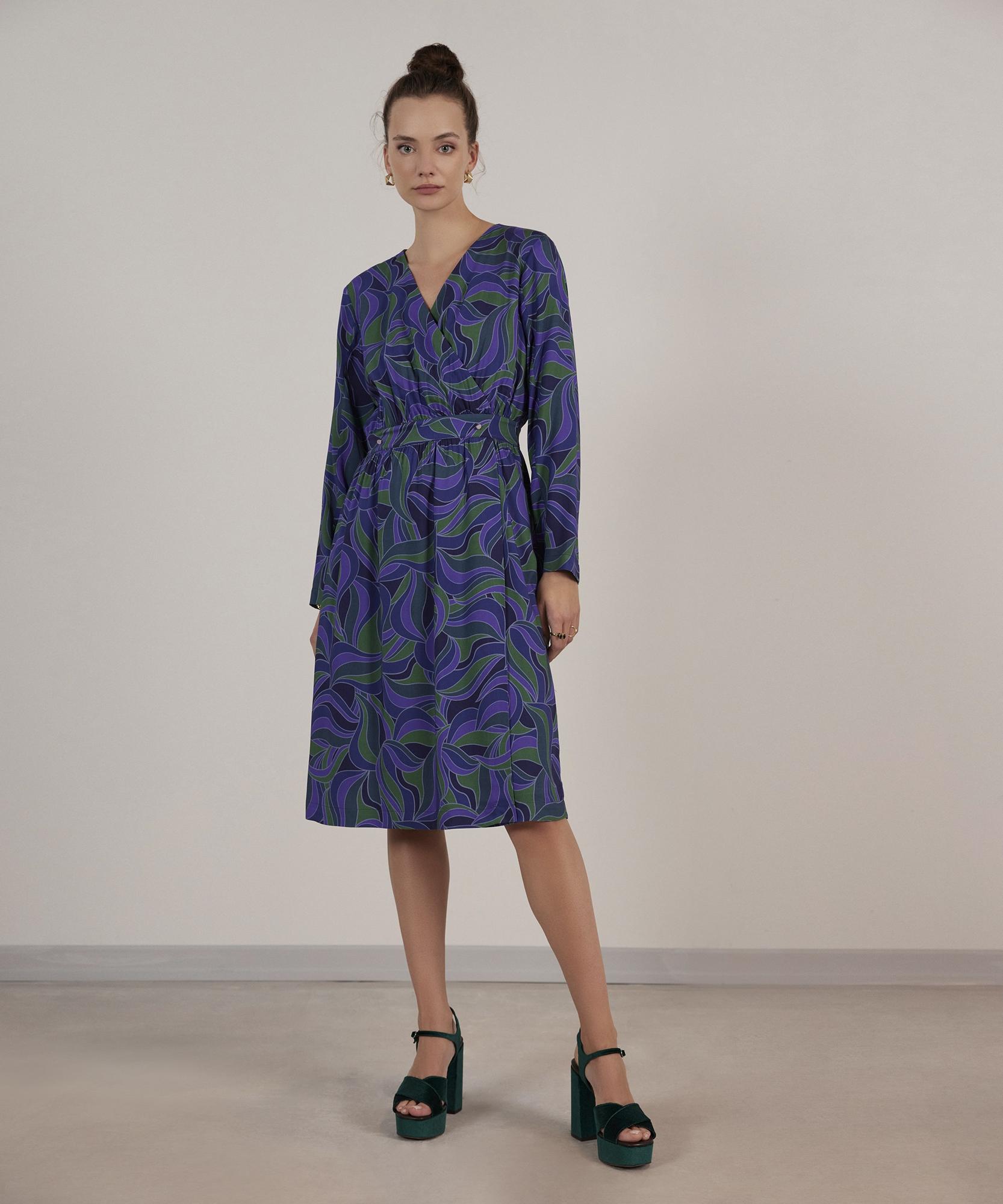 YARGICI V Yaka Elbise