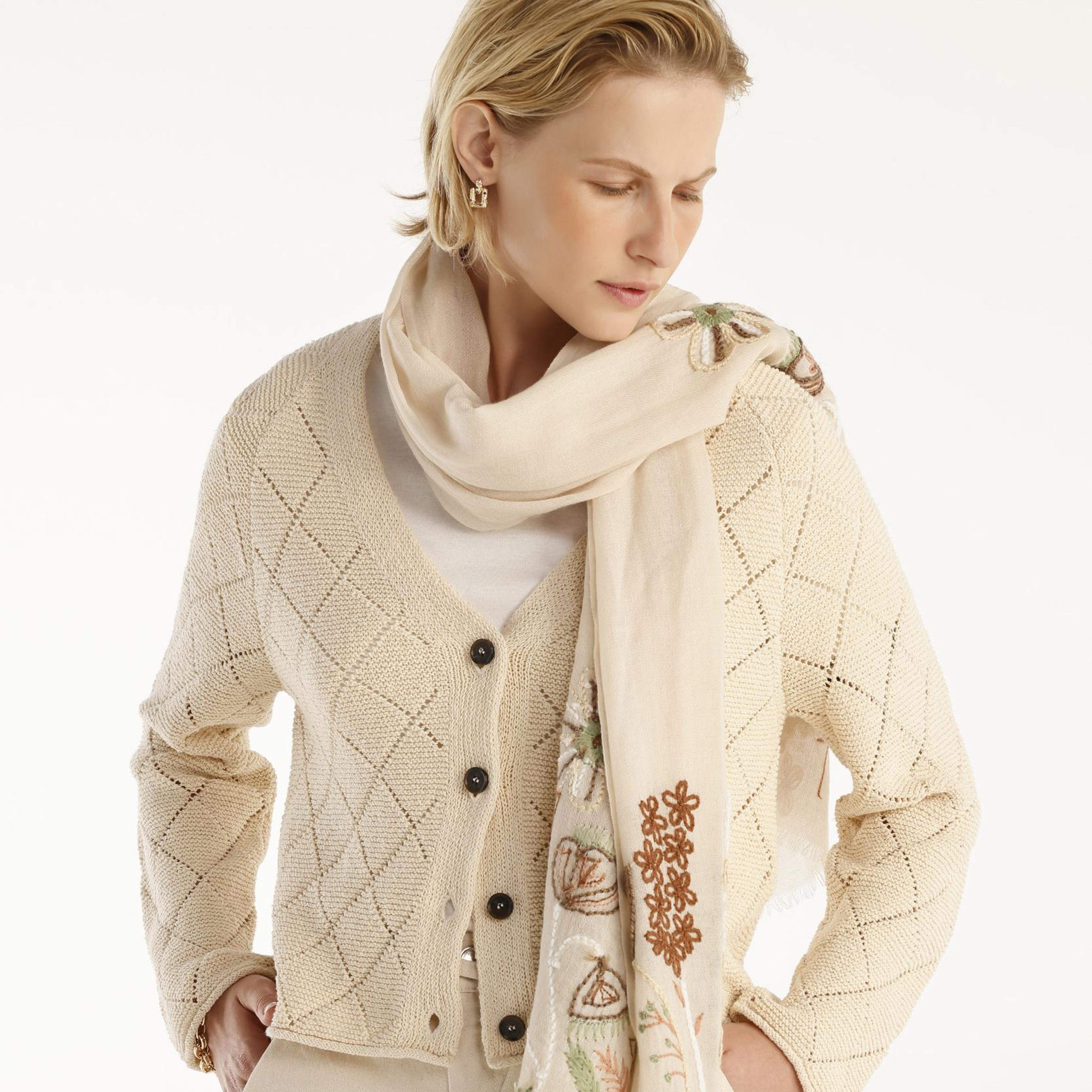 YARGICI V Yaka Dekorlu Hırka