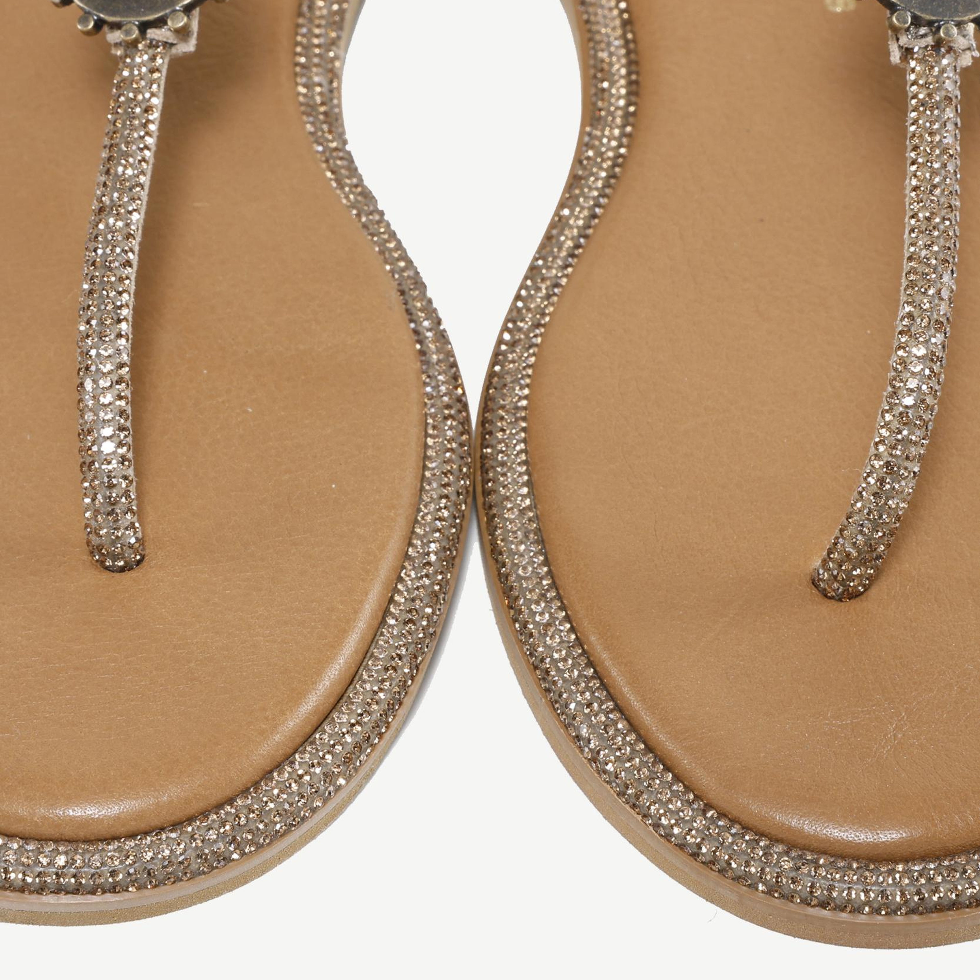 YARGICI Aksesuar Detaylı Parmak Arası Sandalet