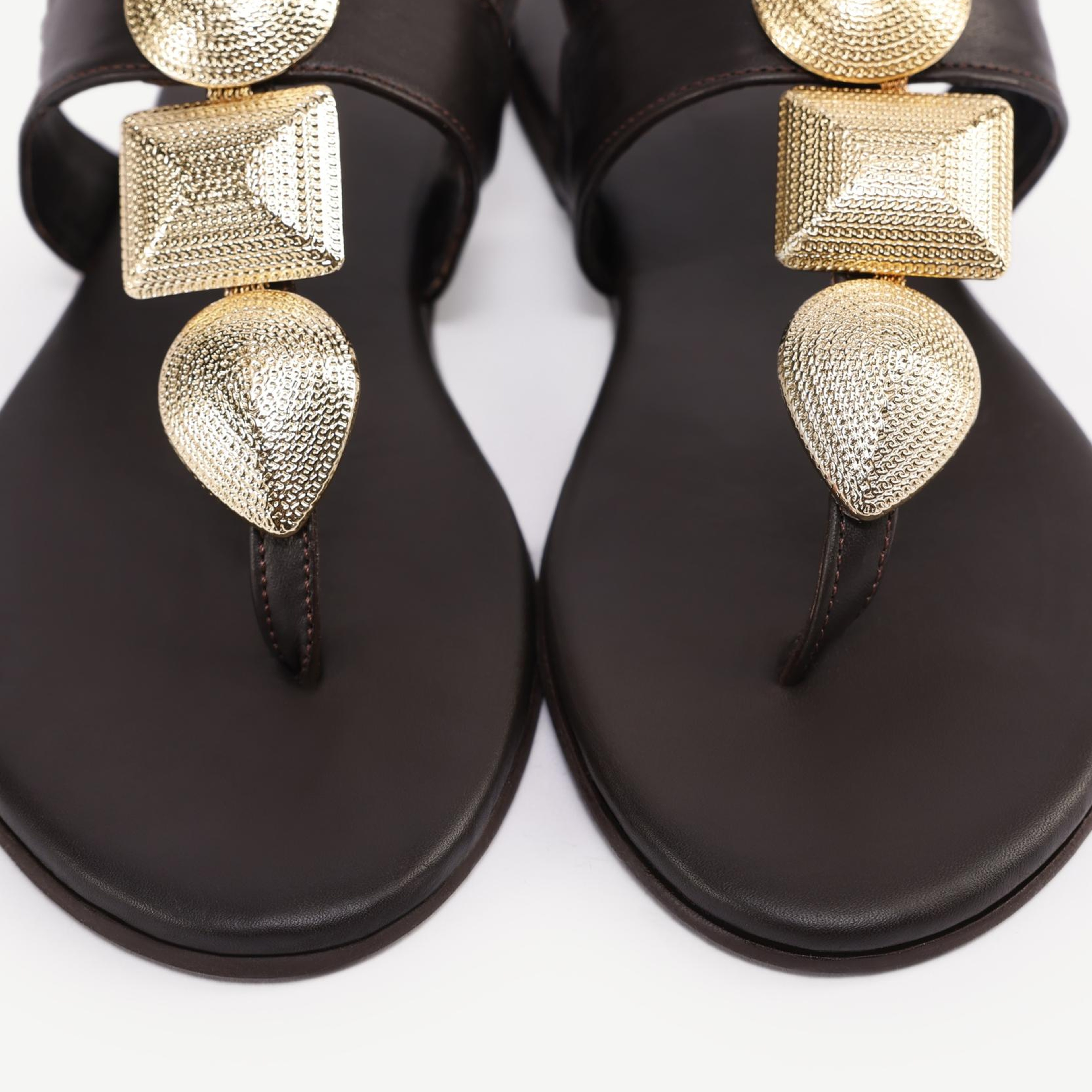 YARGICI Aksesuar Detaylı Deri Sandalet