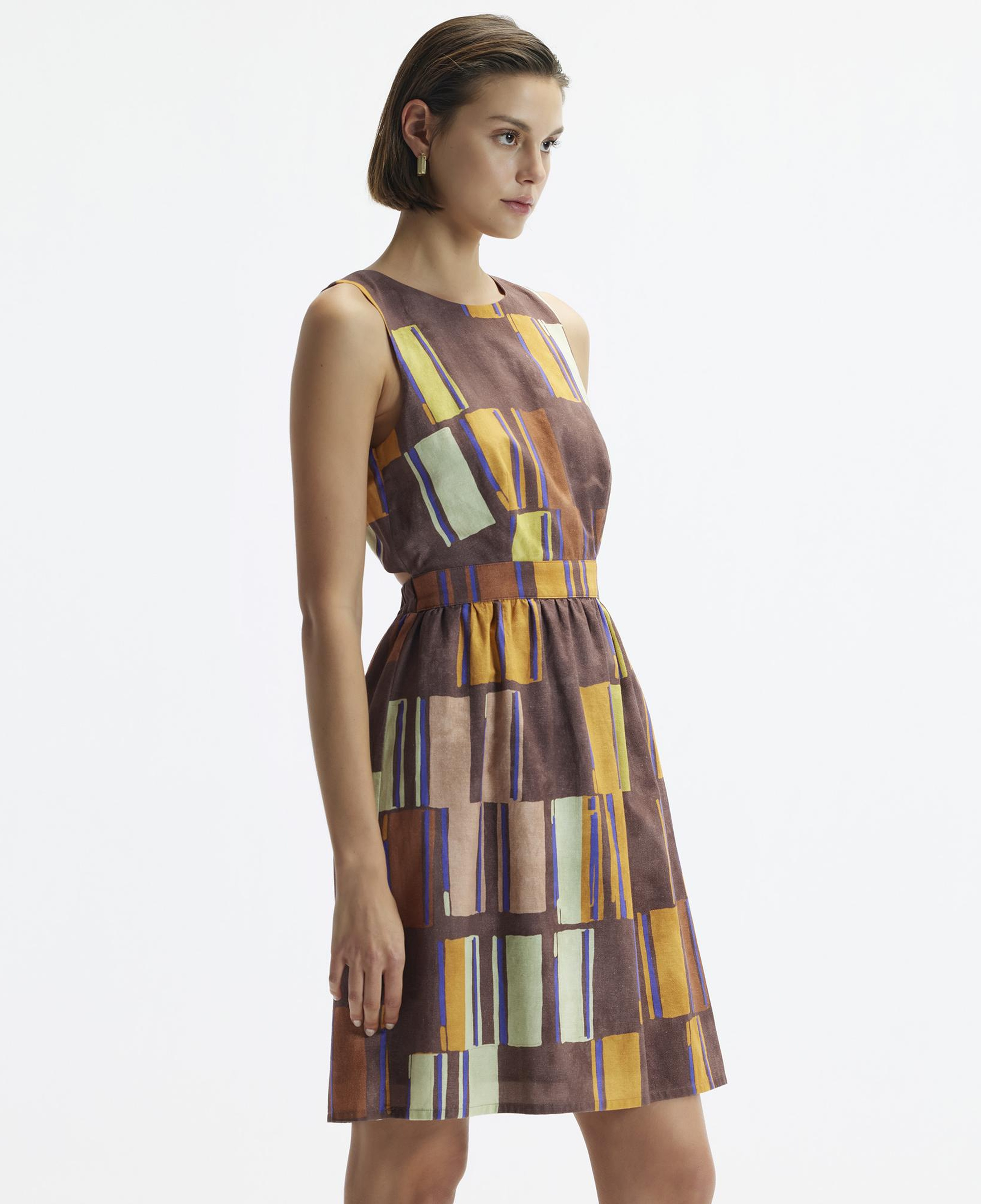 YARGICI Kolsuz Bisiklet Yaka Sırtı Pencere Detaylı Beli Kemerli Elbise