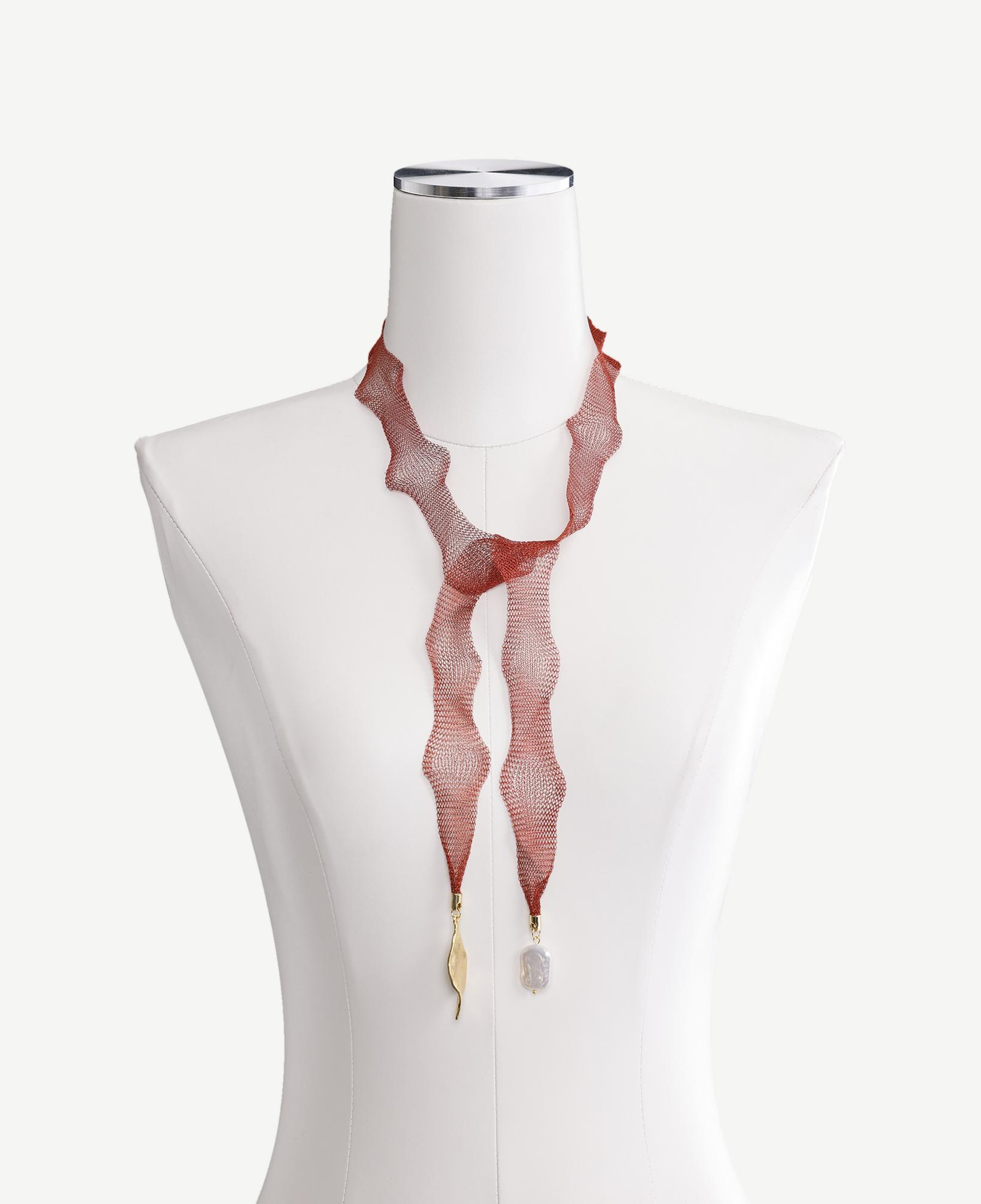 YARGICI Kurdele Detaylı Kolye