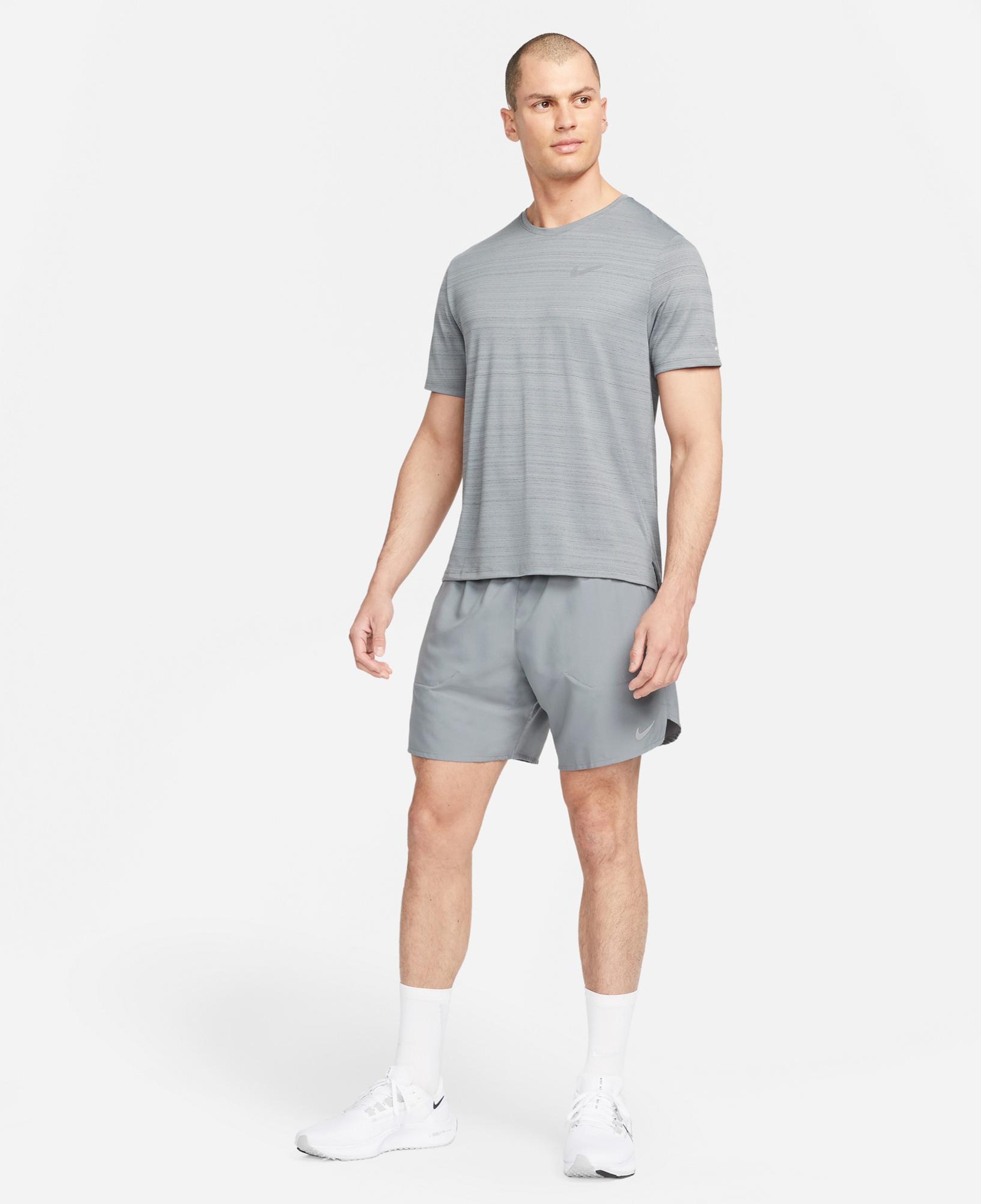 Nike Dri-Fit Stride 7 İnç Bf Erkek Gri Şort