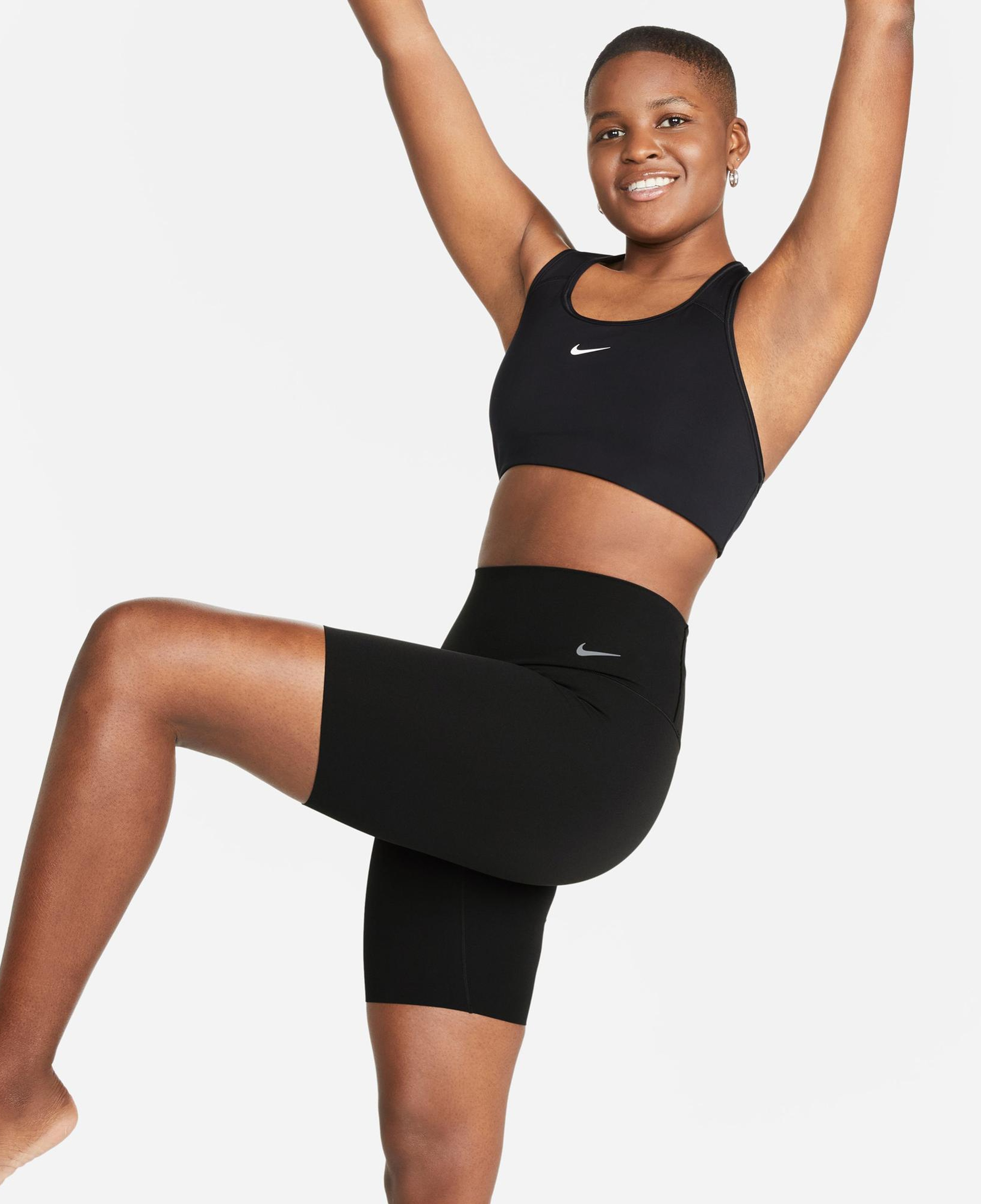 Nike Dri-Fit Zenvy High Rise 20 cm Kadın Siyah Bisiklet Şortu