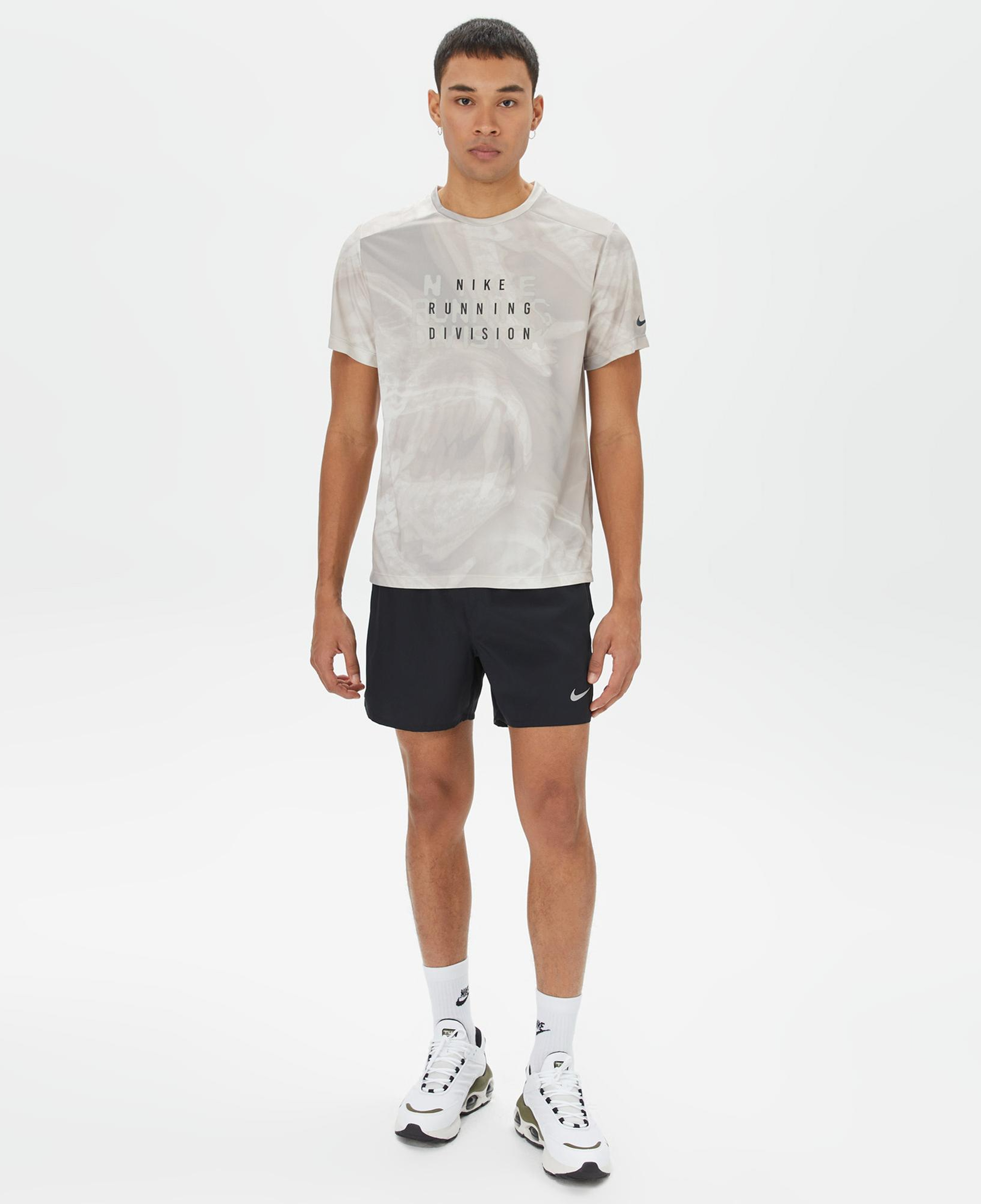 Nike Dri-Fit Challenger Erkek Siyah Şort