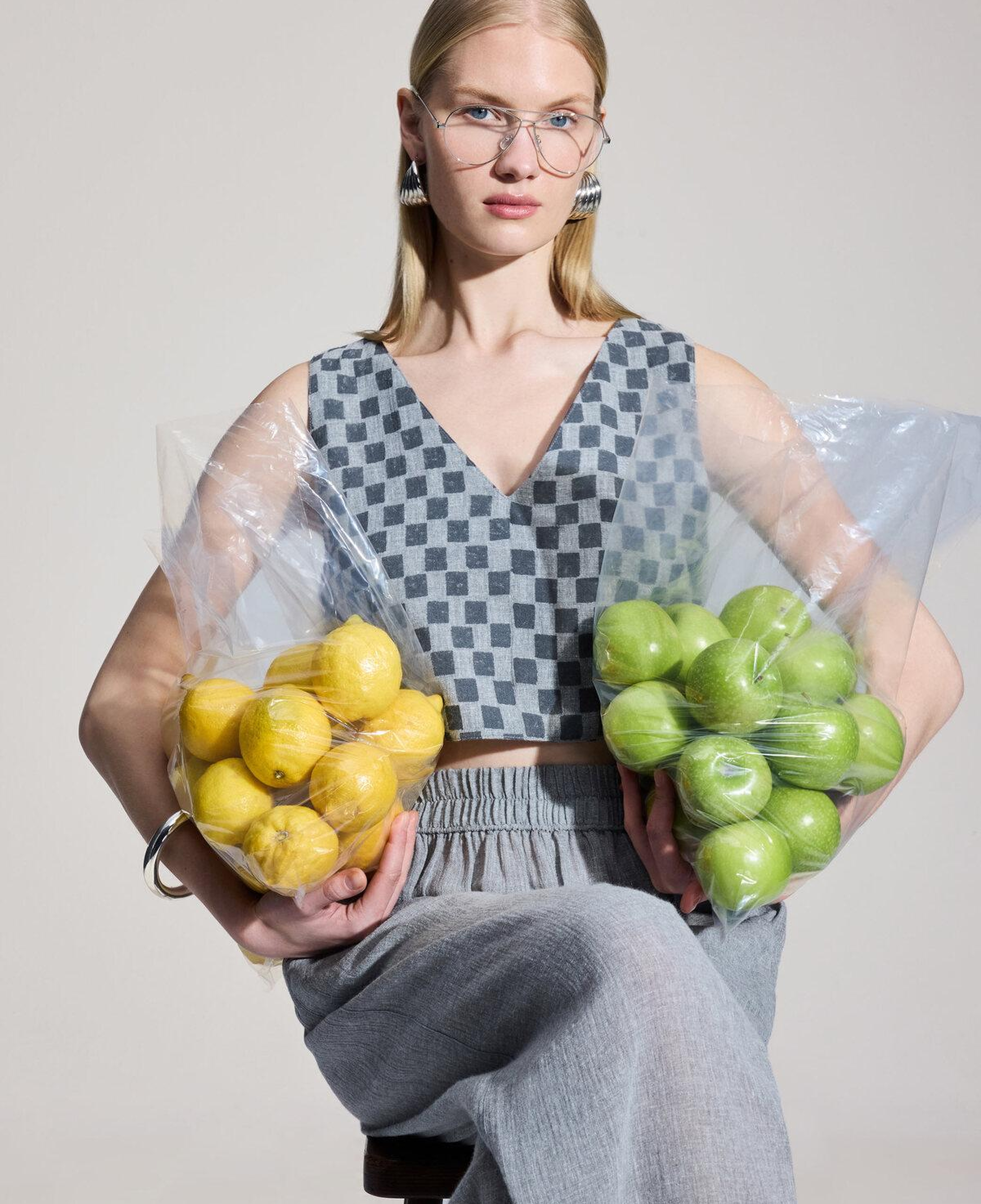 İKİKIZ Dama Desenli Crop Bluz Kadın Gri