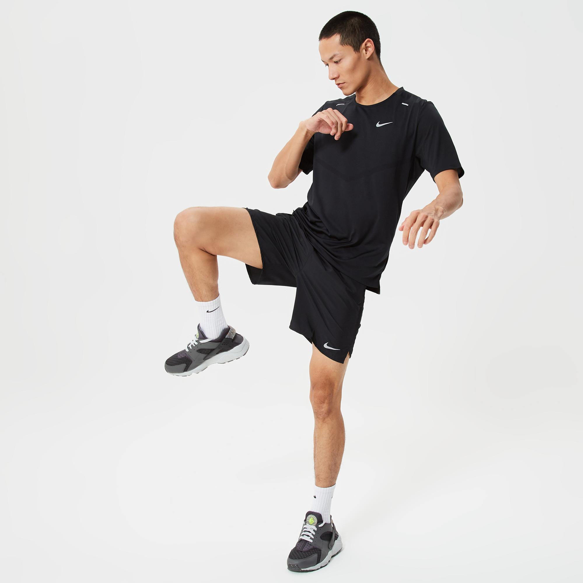 Nike Dri-Fit Rise 365 Erkek Siyah T-Shirt